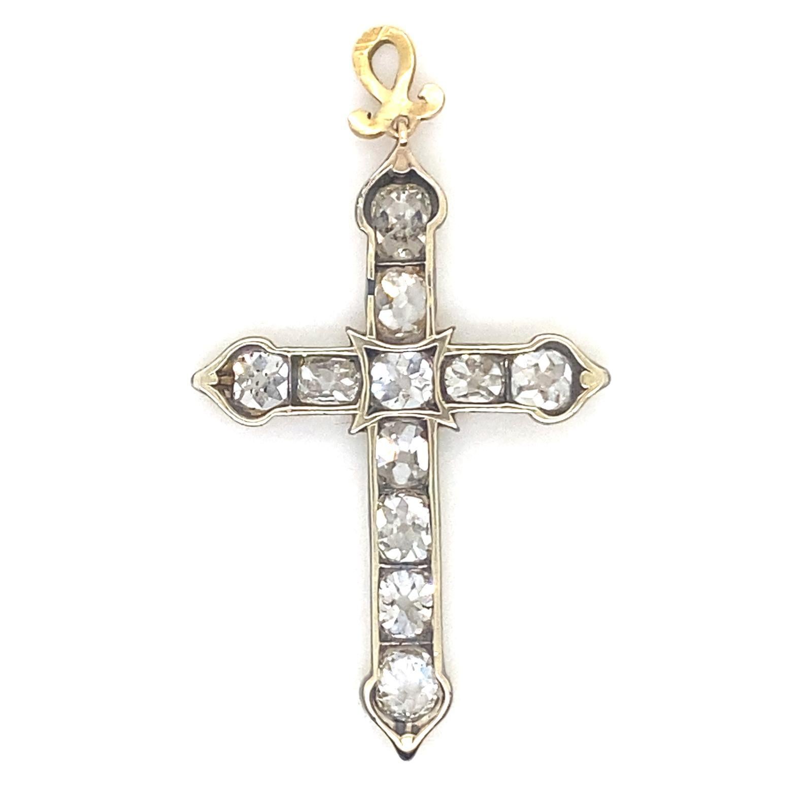 Vintage 18 Karat Yellow Gold and Silver Diamond Cross Pendant  In Good Condition For Sale In London, GB