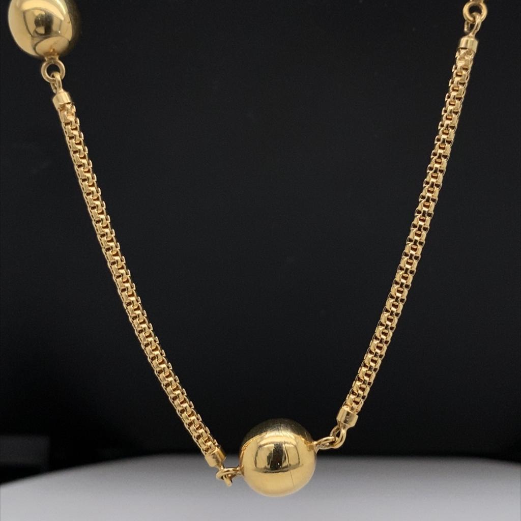 A vintage 18 karat yellow gold baubles necklace, circa 1970

This fun unique retro necklace features highly polished baubles interspaced throughout the length of its box chain.

Due to its longer length there is no need for a clasp fitting, this