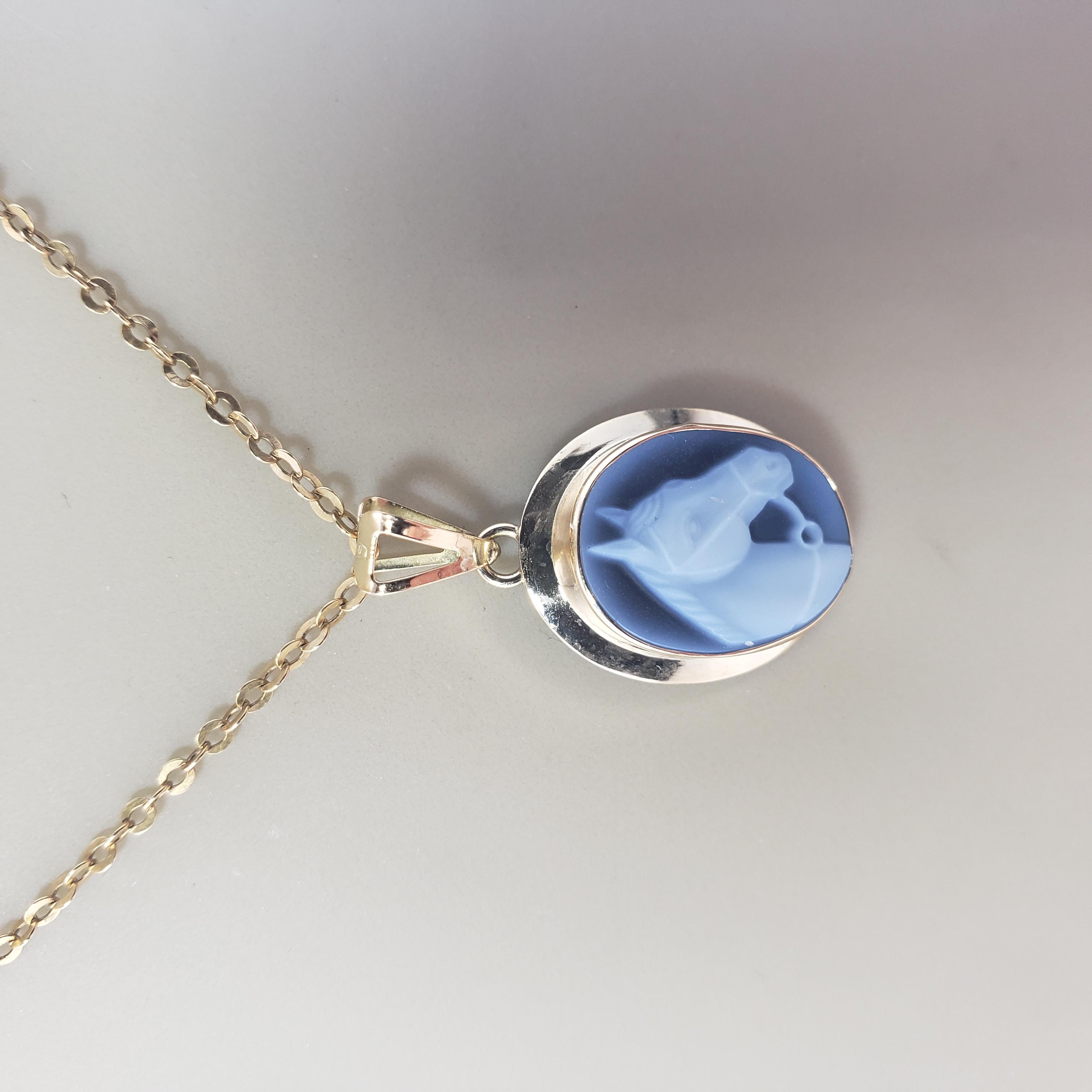 18 Karat Gelbgold Blauer Achat Pferd-Anhänger 4