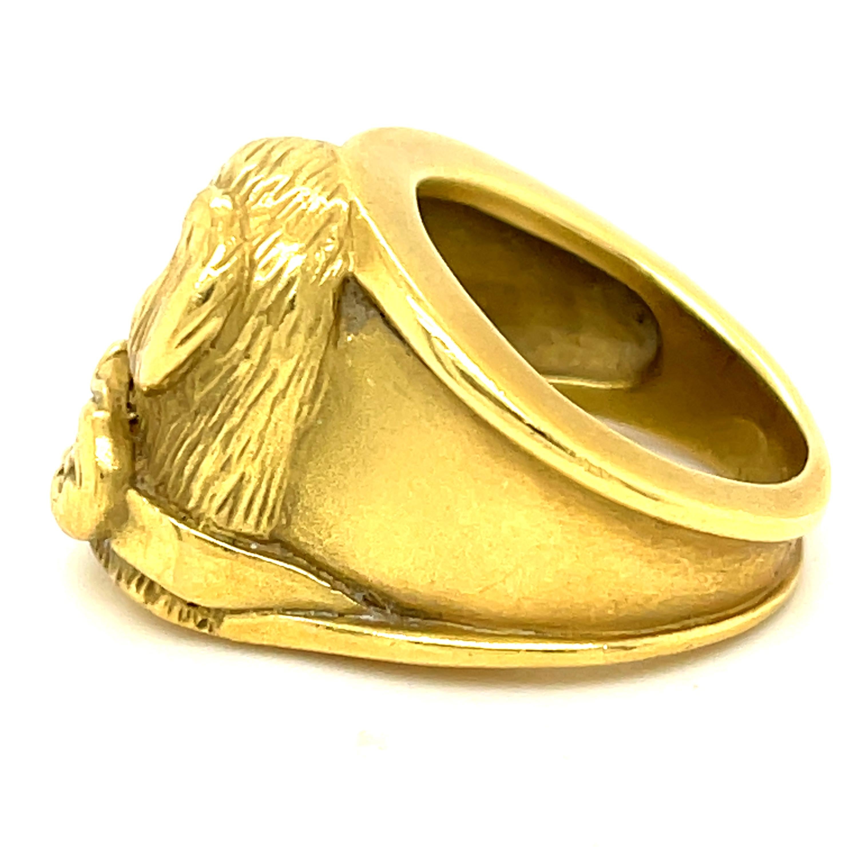 A whimsical sculptured ring of a hound by Kieselstein-Cord, circa 1990. The dog is a spaniel or perhaps a Labrador. It is a fun ring for the dog lover. Classic Keiselstein style who was known for well manufactured heavy gold jewelry often in animal