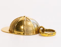 Vintage 18 Karat Yellow Gold Cap Charm