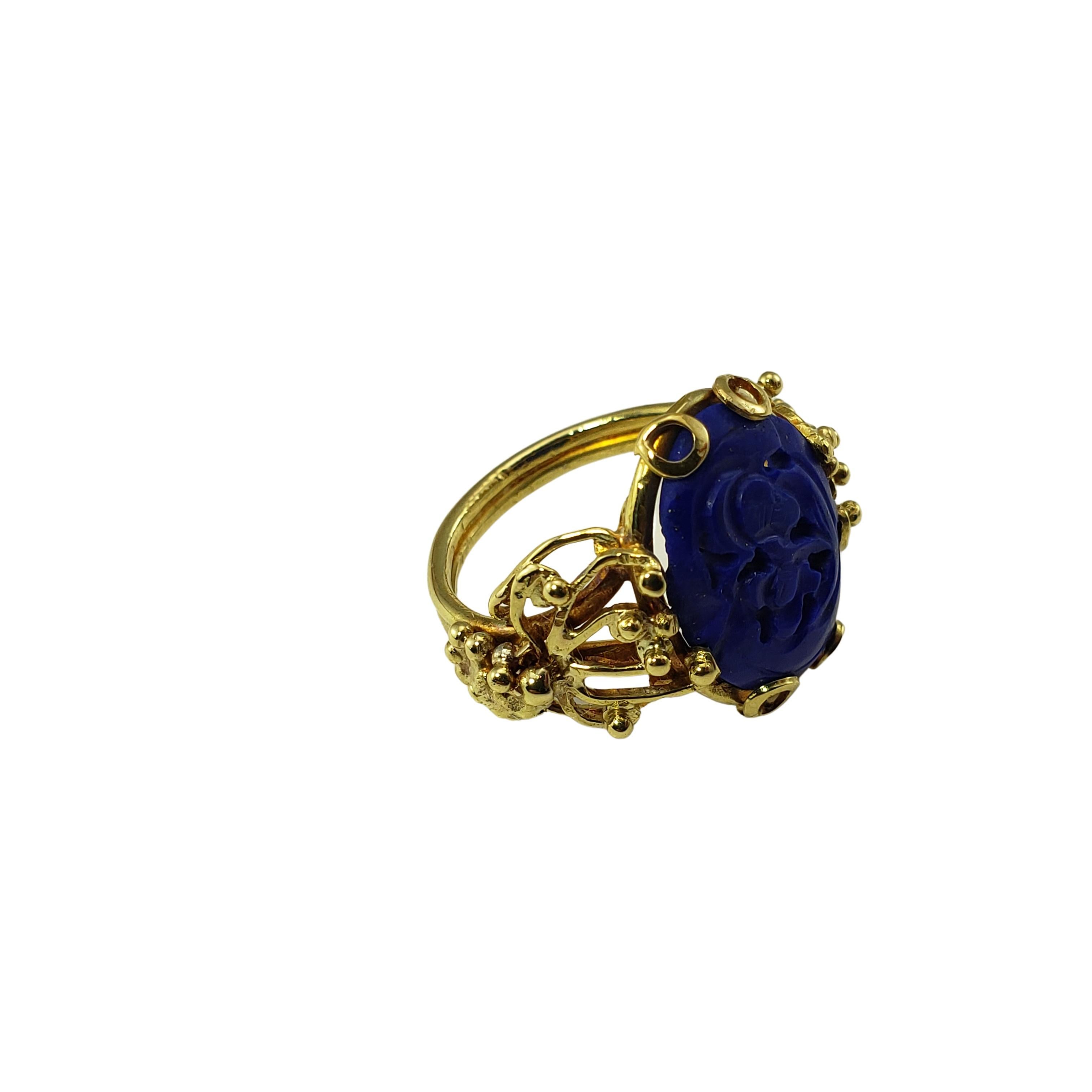 18 Karat Yellow Gold Carved Lapis Lazuli Ring In Good Condition For Sale In Washington Depot, CT