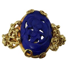 Vintage 18 Karat Yellow Gold Carved Lapis Lazuli Ring