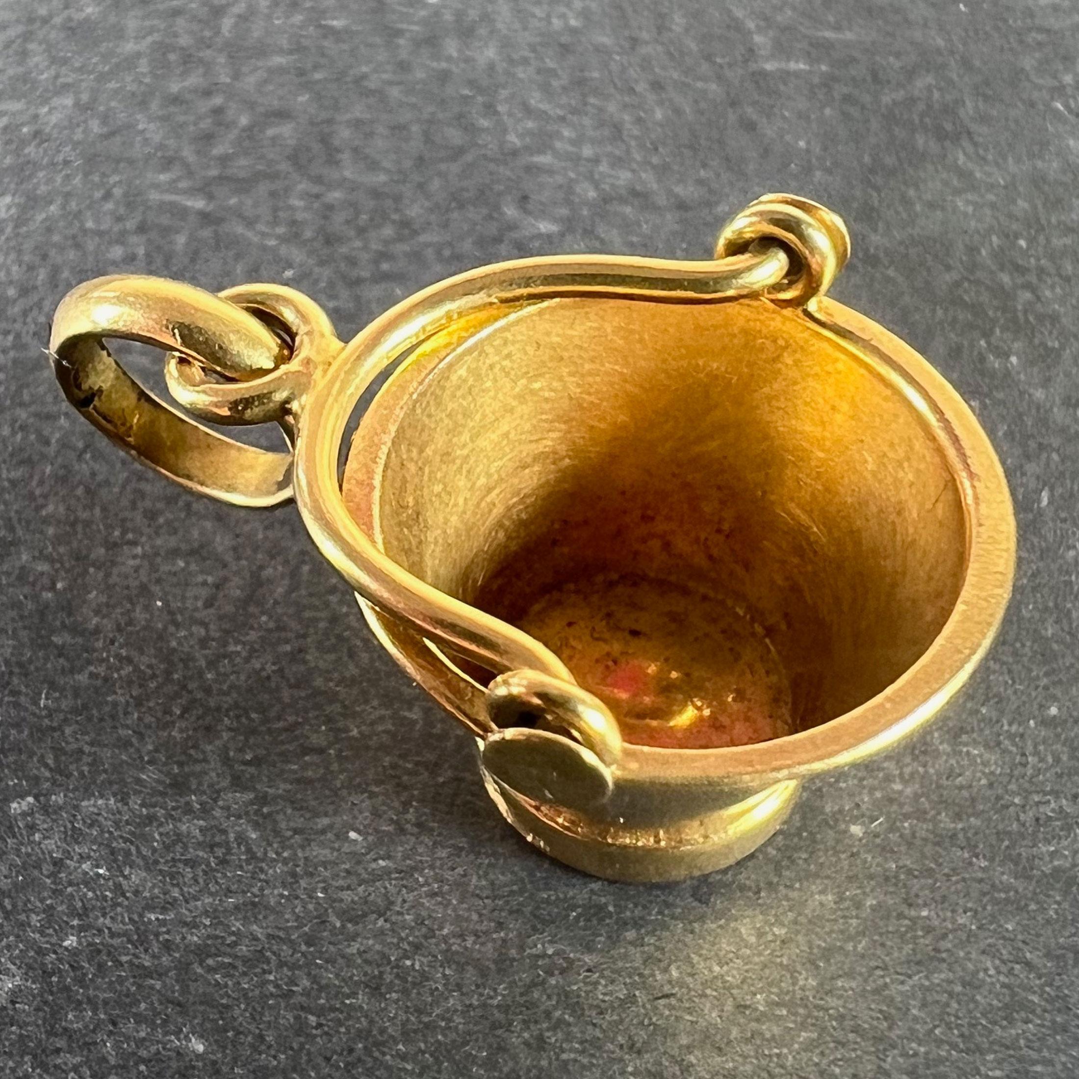 Vintage 18 Karat Yellow Gold Champagne Bucket Charm Pendant In Good Condition For Sale In London, GB