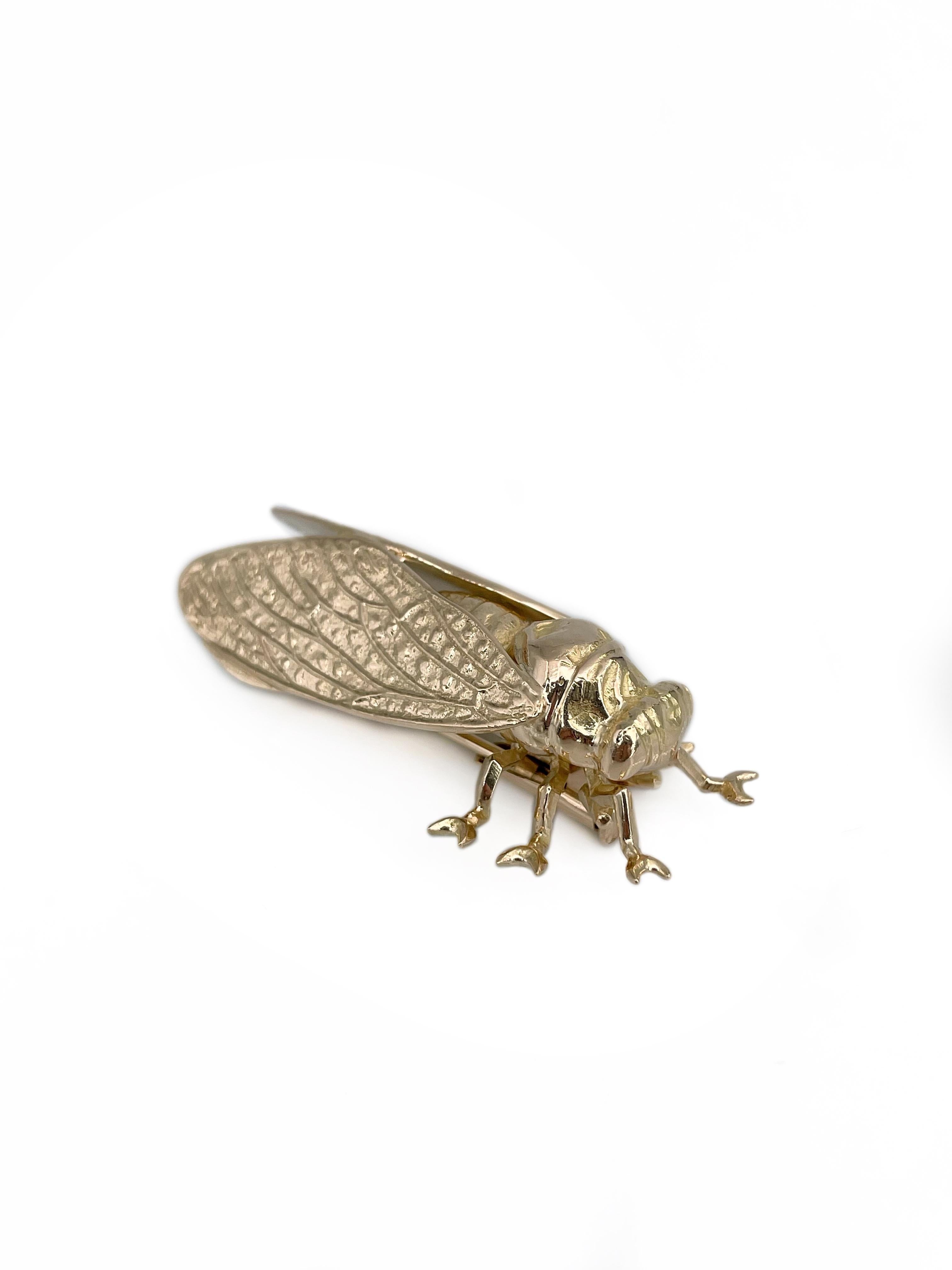 This is a vintage cicada shape pin brooch crafted in 18K yellow gold. Circa 1970.

Has a trombone clasp. 

Weight: 11.34g
Size: 4x1.5cm

———

If you have any questions, please feel free to ask. We describe our items accurately. Please note that in