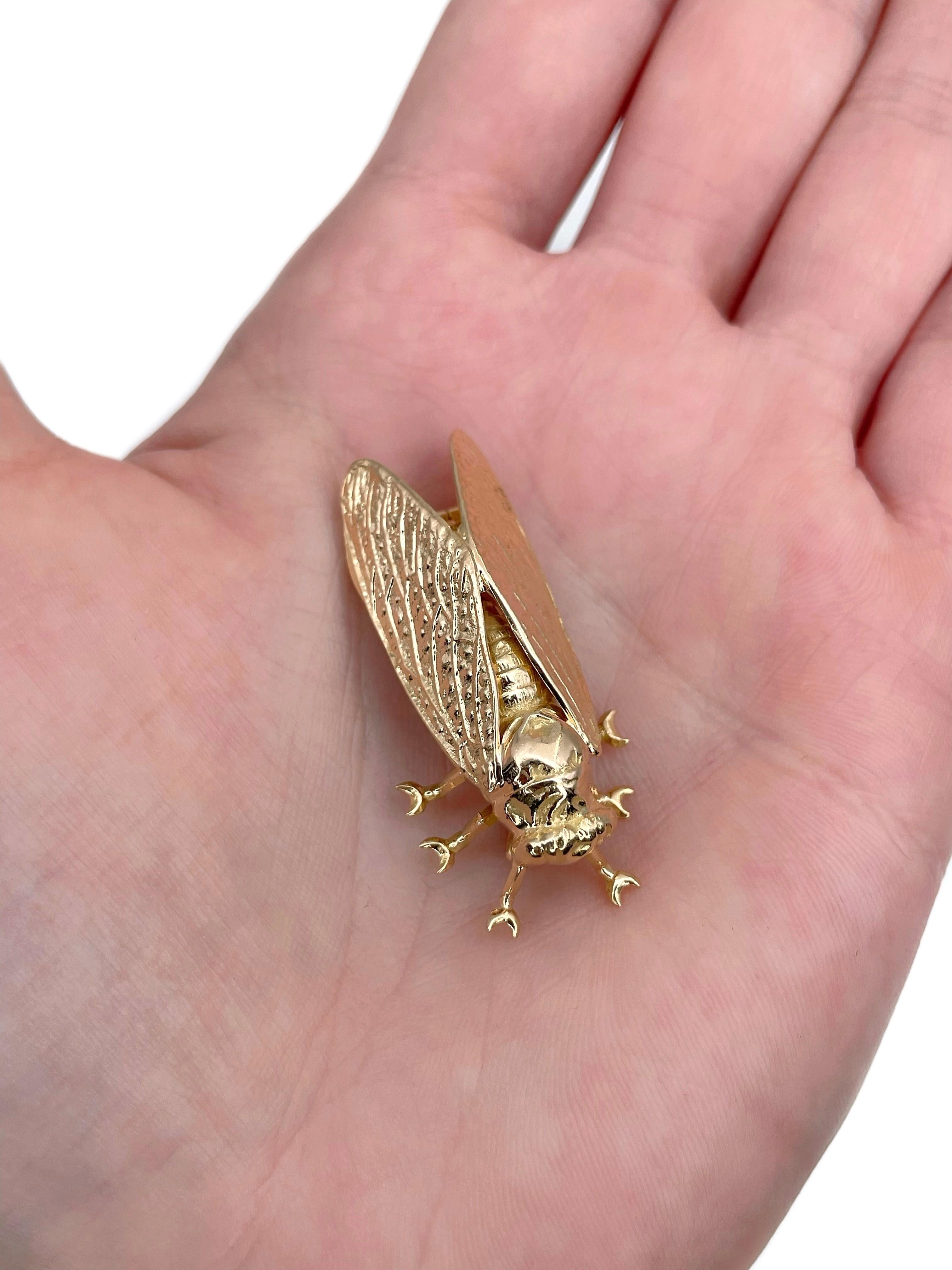 Modern Vintage 18 Karat Yellow Gold Cicada Insect Pin Brooch