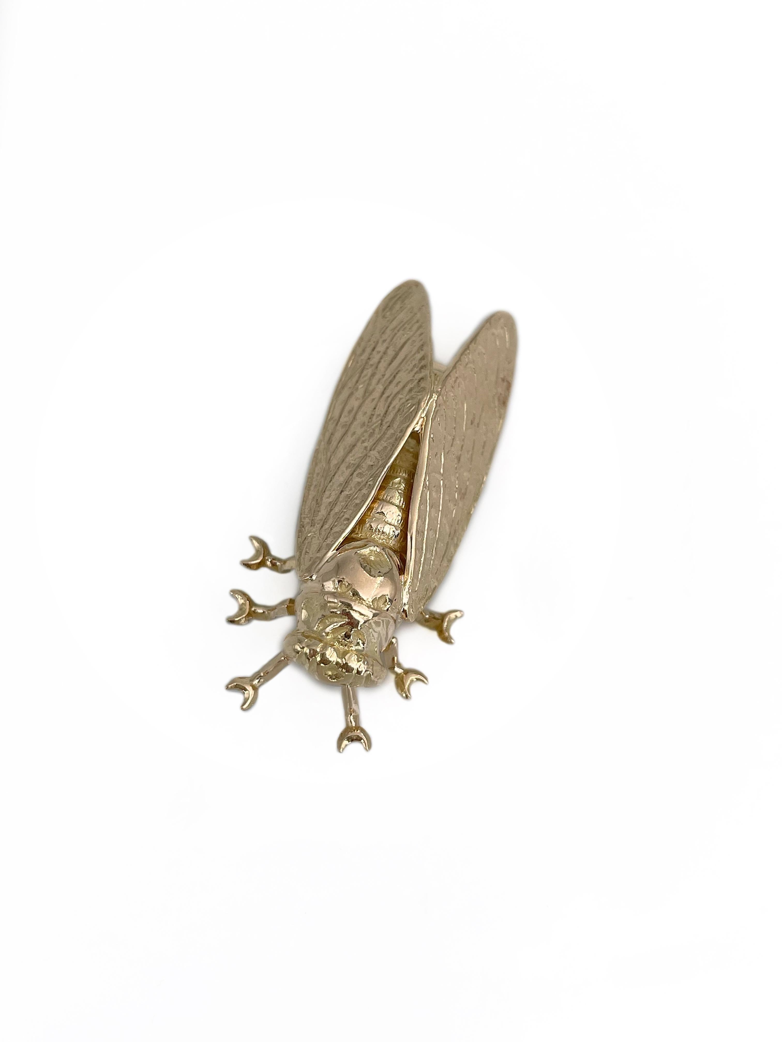 Women's or Men's Vintage 18 Karat Yellow Gold Cicada Insect Pin Brooch