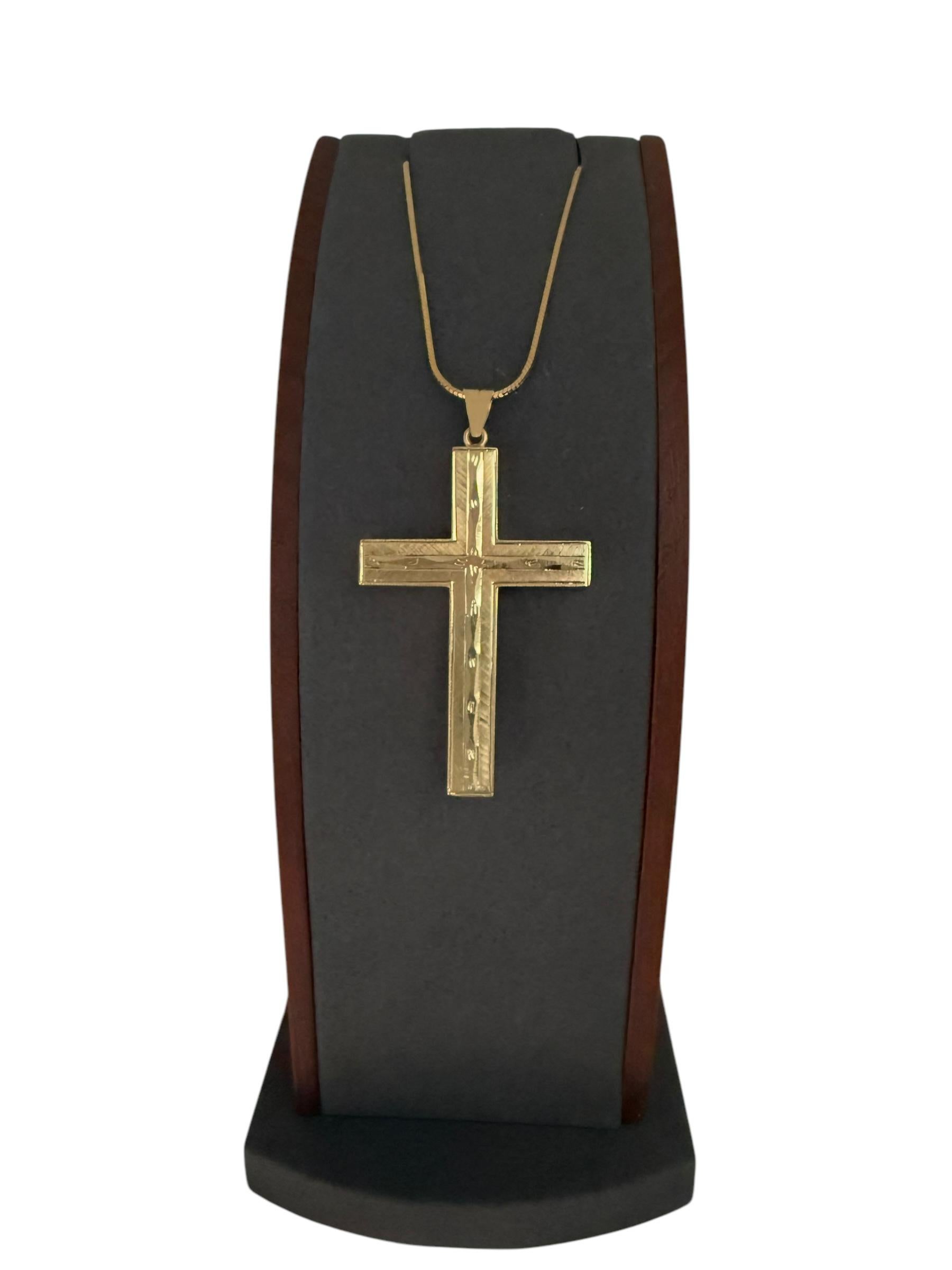 Croix vintage en or jaune 18 carats en vente 3