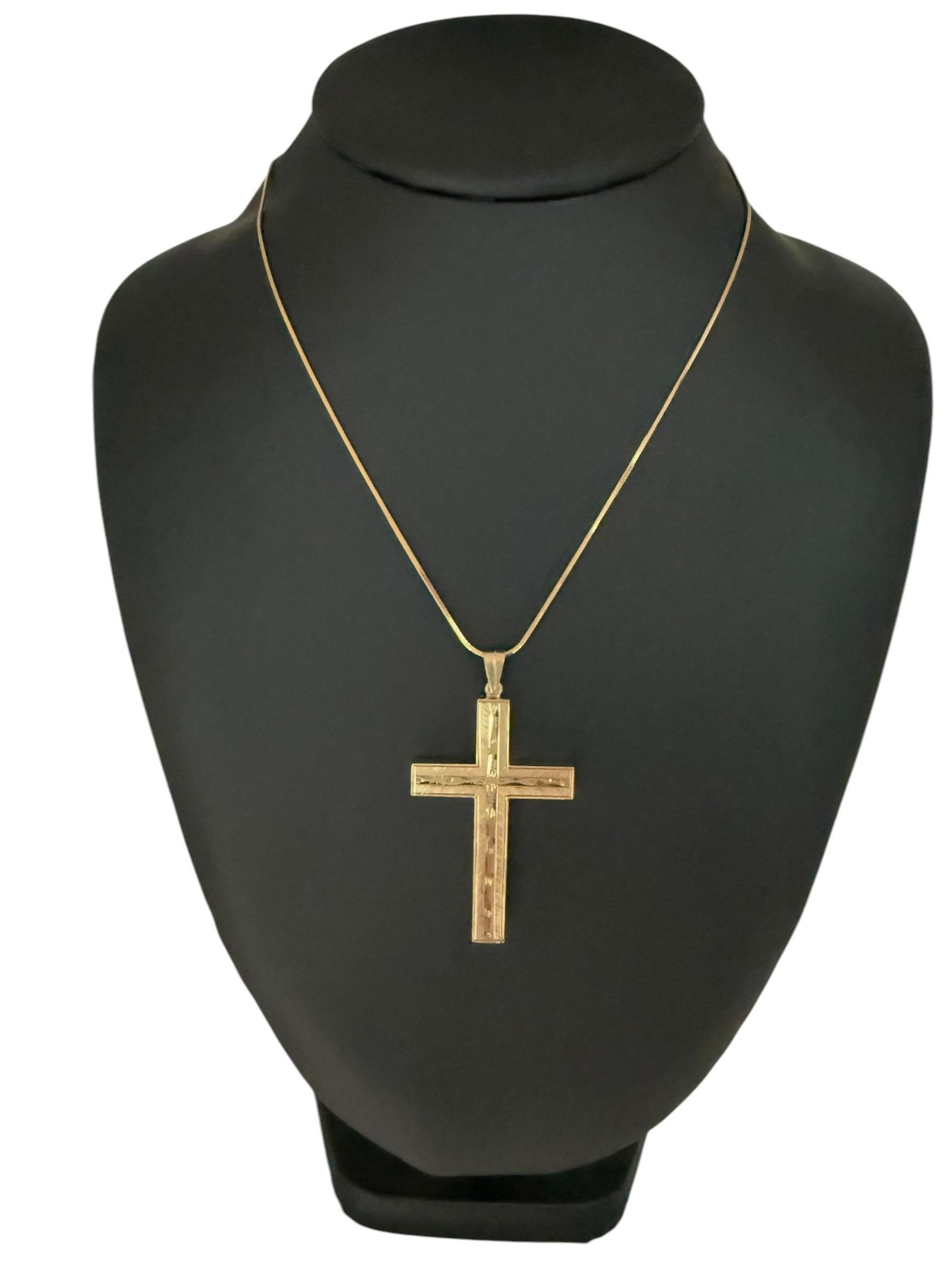 Croix vintage en or jaune 18 carats en vente 4