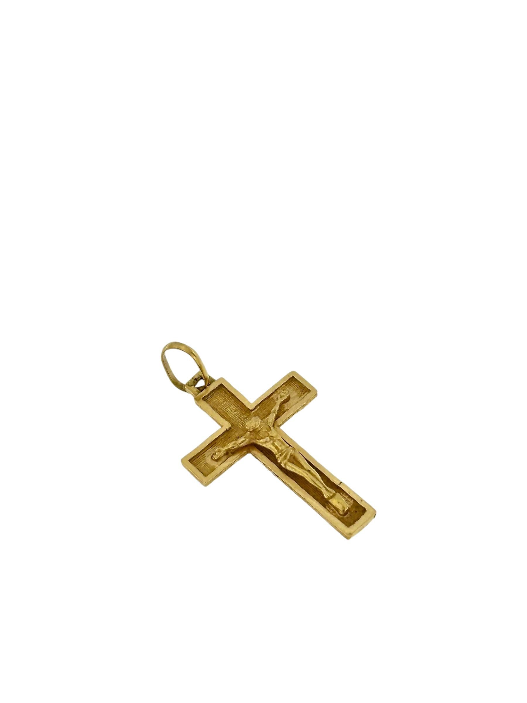 Women's or Men's Vintage 18 karat Yellow Gold Crucifix Satin Finish For Sale