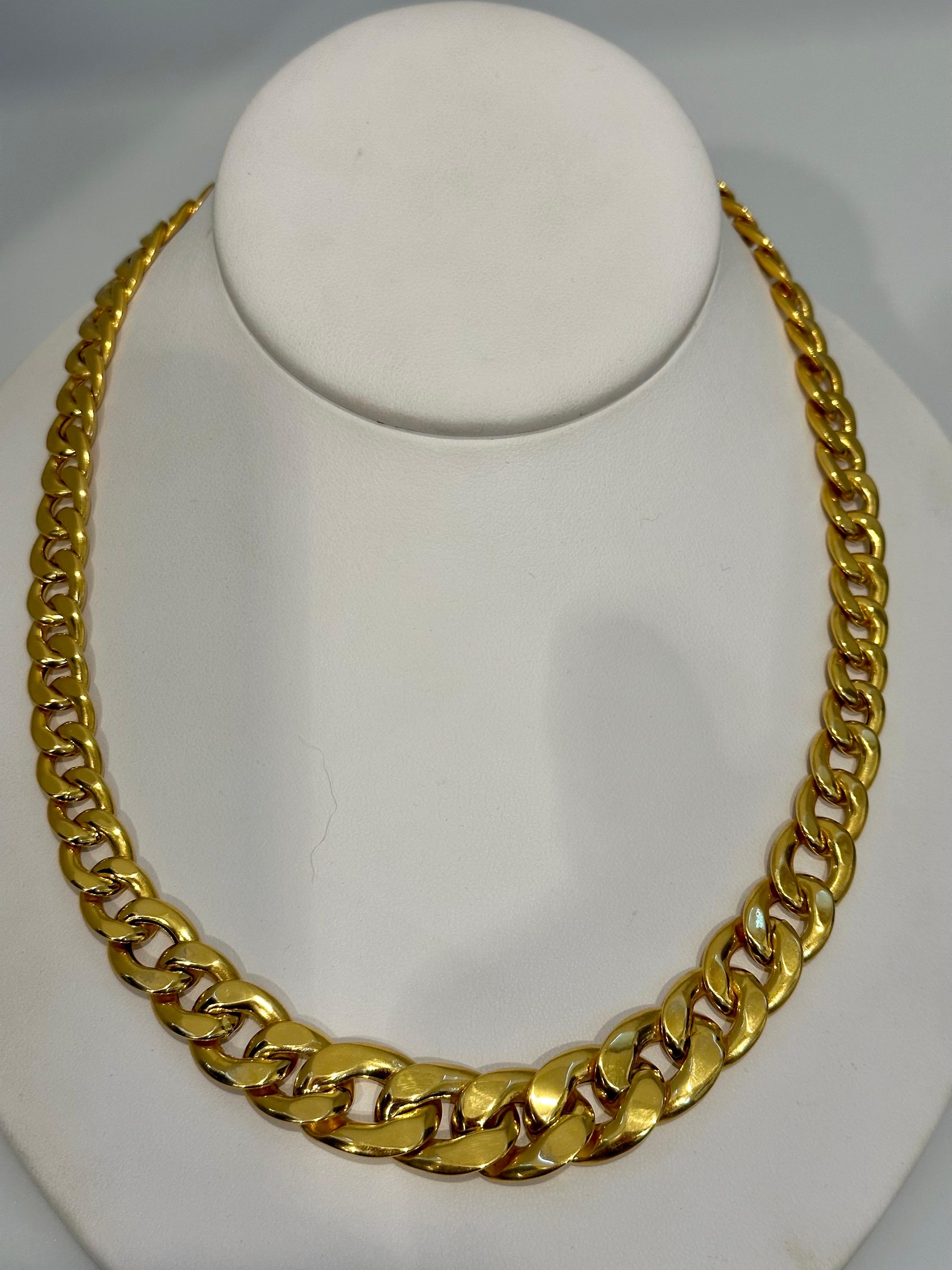 Vintage 18 Karat Yellow Gold Cuban Double Oval Graduating Link Necklace In Excellent Condition In New York, NY