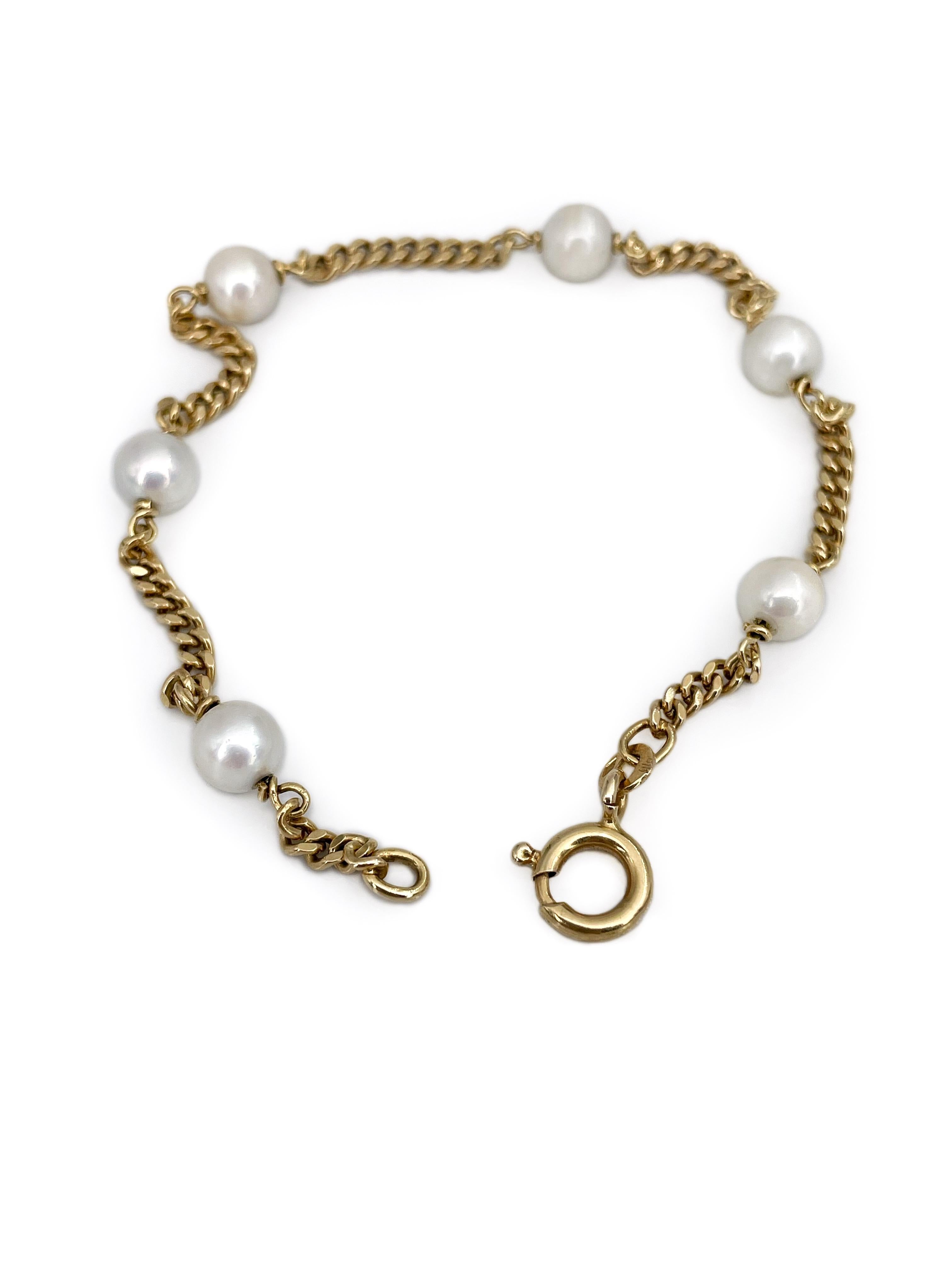 This is a stylish vintage chain bracelet crafted in 18K yellow gold. The piece features 6 cultured pearls. It fits wide wrist. 

Weight: 6.84g
Length: 20cm

———

If you have any questions, please feel free to ask. We describe our items accurately.