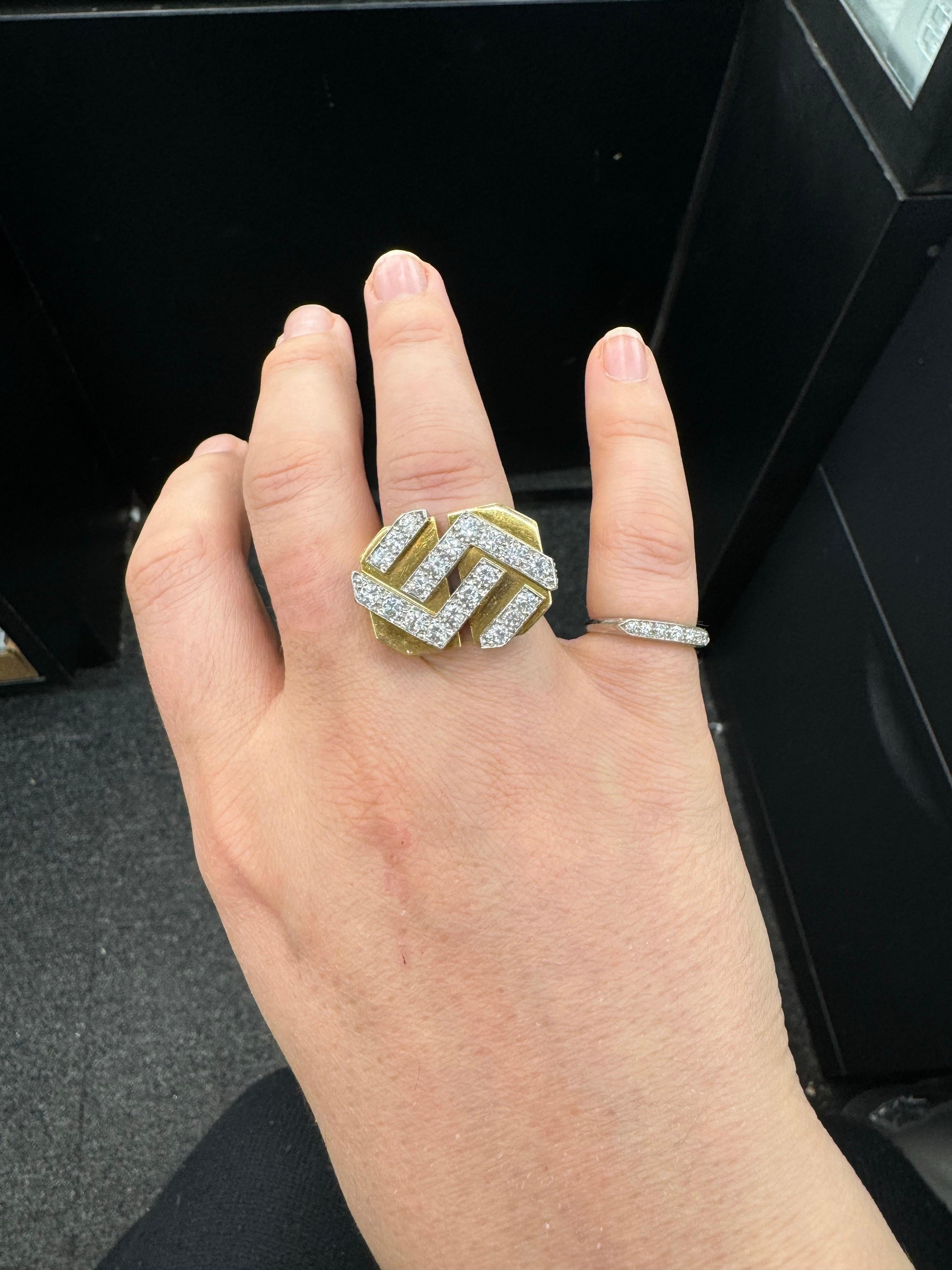 Bold zig-zag diamond motif containing 26 round brilliants weighing 1.25 carats, crafted in 18 karat yellow gold.
24.3 Grams
Size 6

