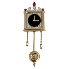 Broche pendentif horloge murale vintage en or 18 carats avec diamant 0,38 carat, rubis 0,16 carat et onyx
