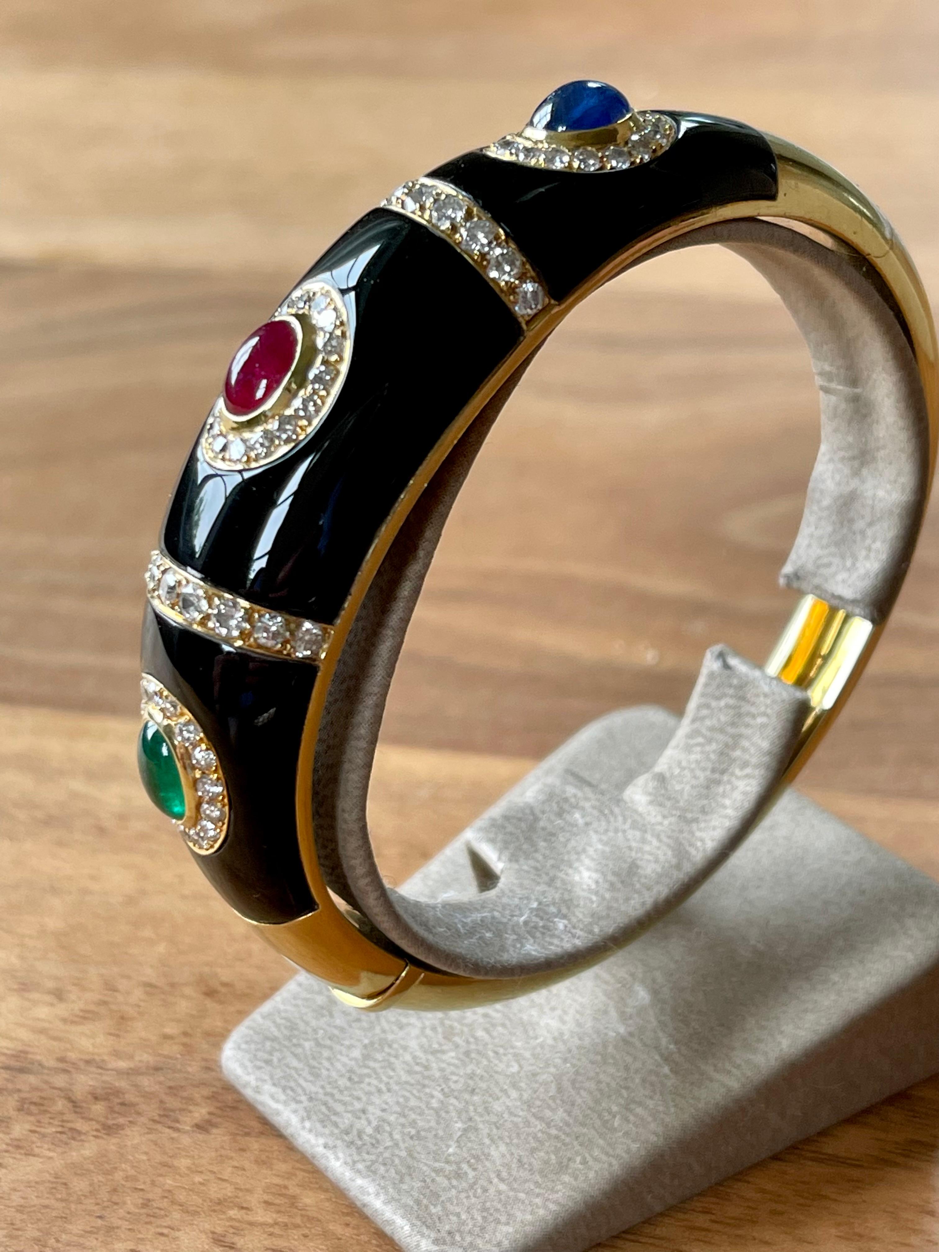 Bracelet jonc vintage en or jaune 18 carats, émail, diamant, rubis, saphir et émeraude en vente 6