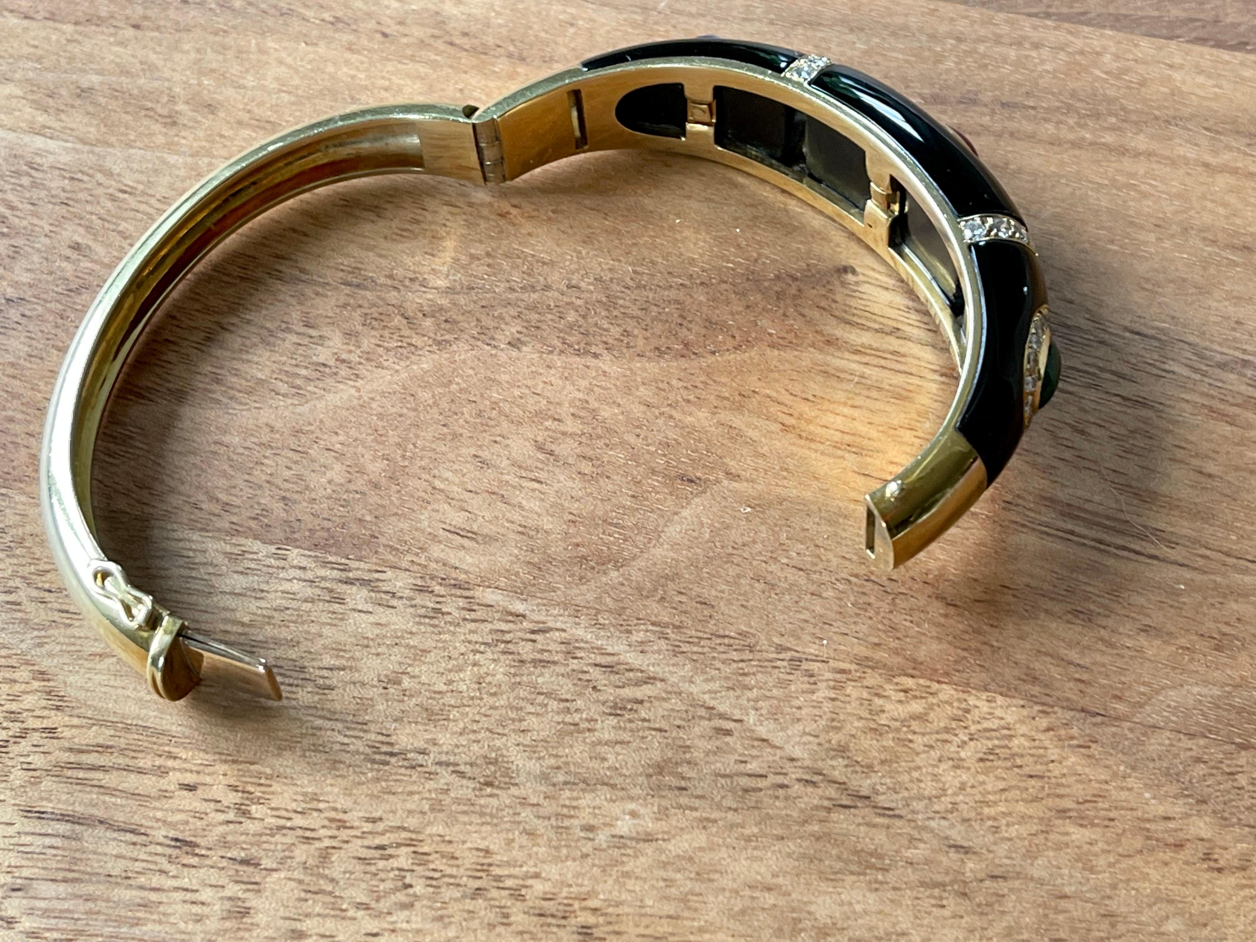 Bracelet jonc vintage en or jaune 18 carats, émail, diamant, rubis, saphir et émeraude en vente 7