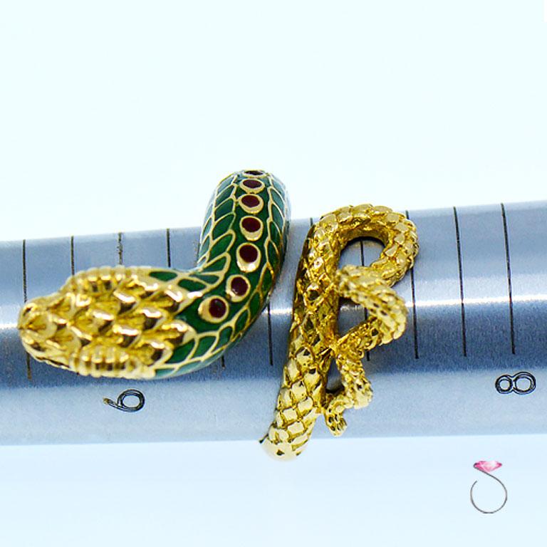Women's or Men's Vintage 18 Karat Yellow Gold Enameled Large Snake Ring, Rare 1960s Animal Motif