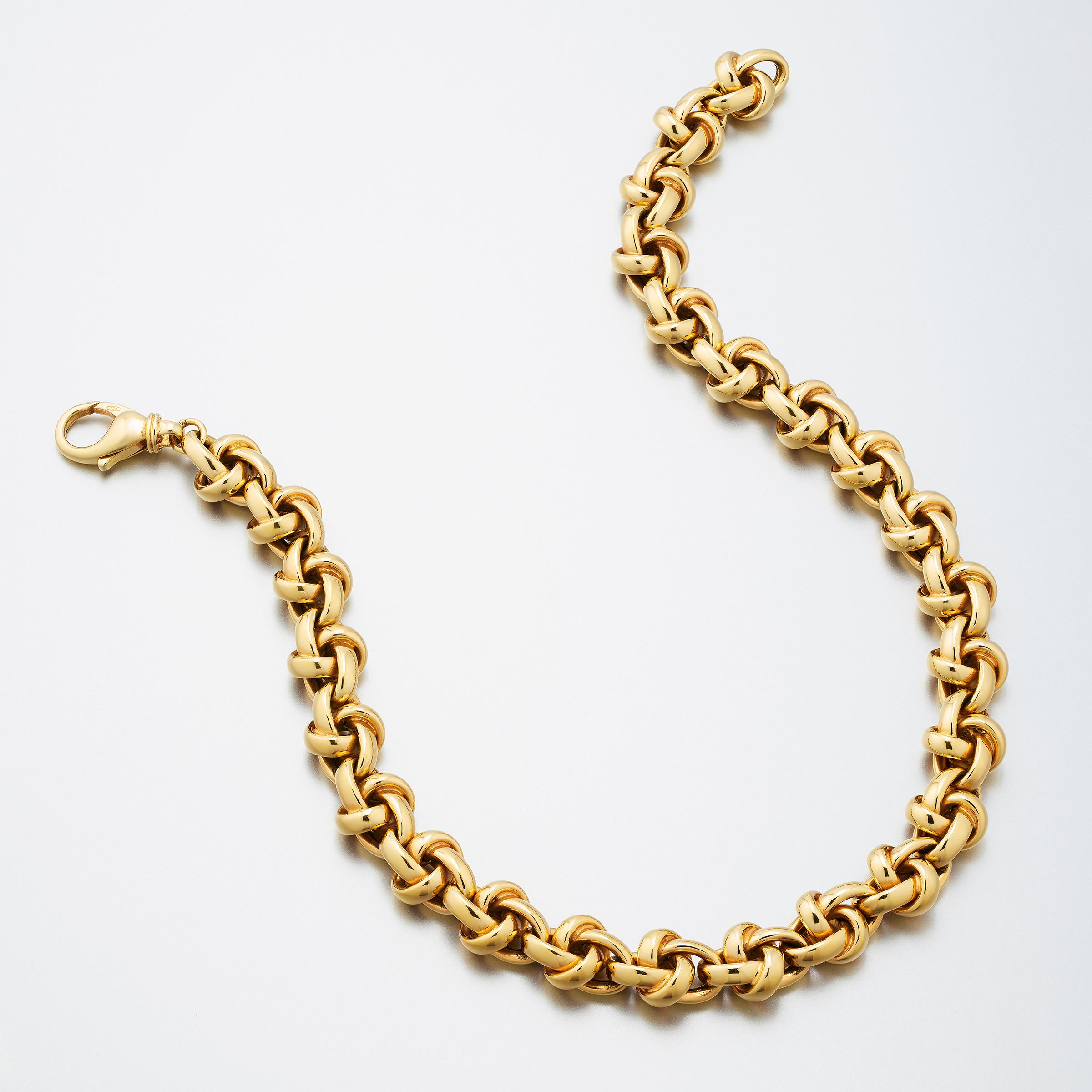 Splendid vintage fancy link necklace in radiant 18 karat yellow gold. The necklace design features a series of interlocked twisting ellipses which combine to create an impression of highly-stylized rope knots. Links are masterfully crafted and