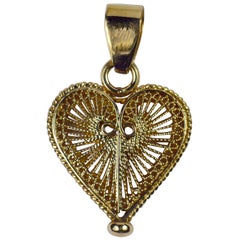 Vintage 18 Karat Yellow Gold Filigree Wire Heart Charm Pendant
