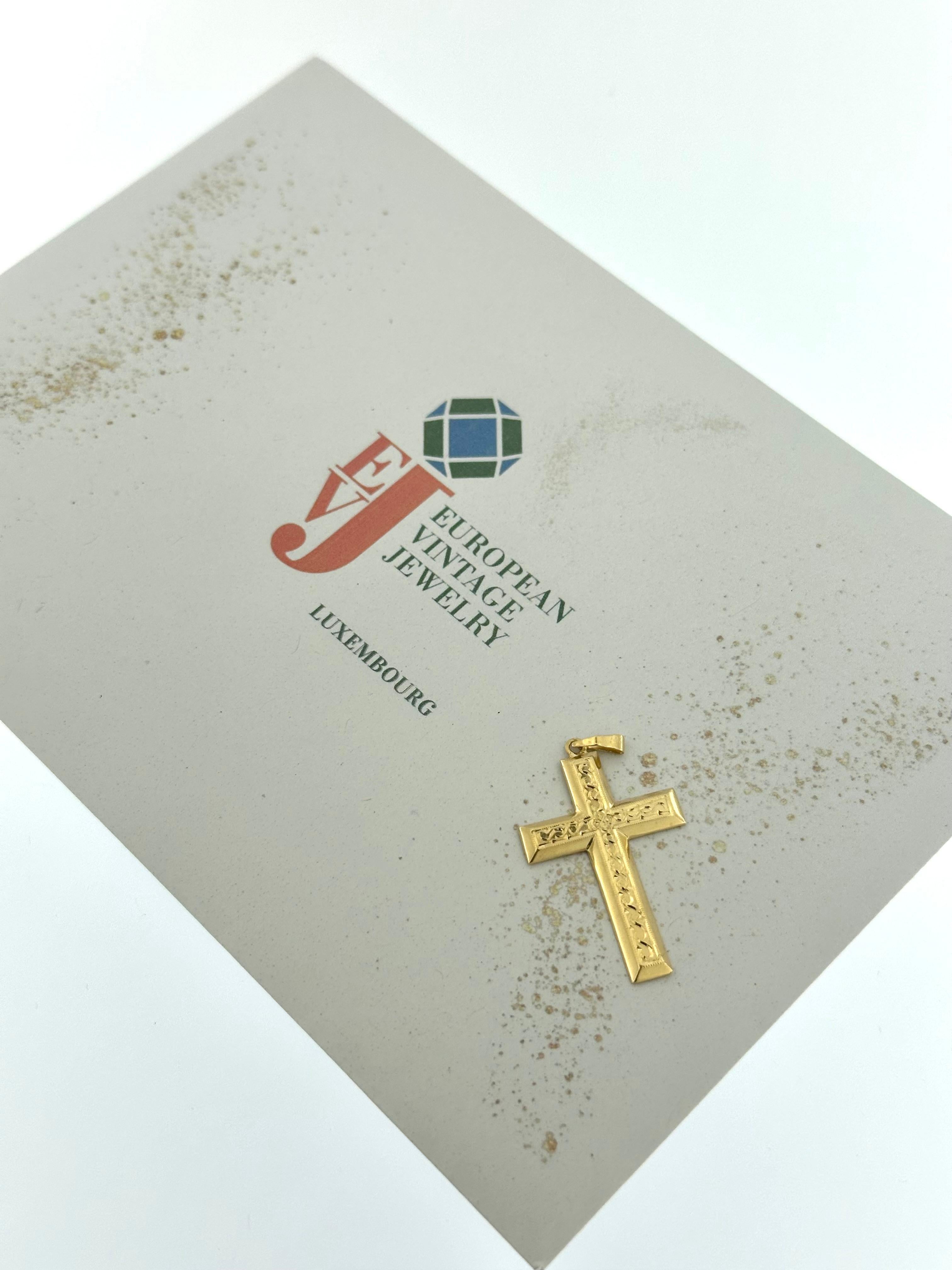 Französisches Kreuz aus 18 Karat Gelbgold im Vintage-Stil im Angebot 4