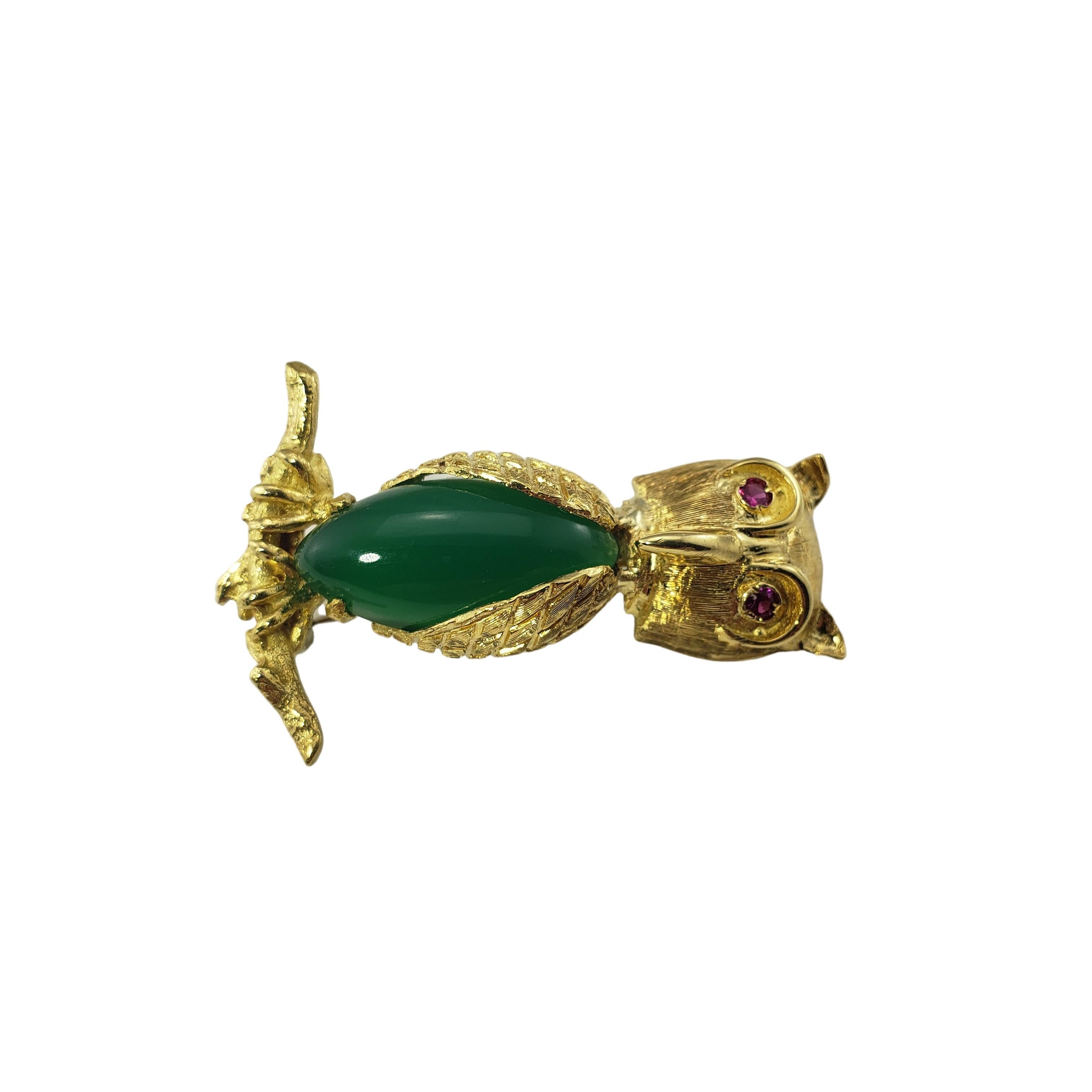 Vintage 18 Karat Yellow Gold Green Onyx and Simulated Ruby Owl Brooch/Pin-

This lovely owl brooch features one cabochon marquis green onyx stone (18 mm x 10 mm) and two simulated rubies set in beautifully detailed 18K yellow gold.

Size: 36 mm x 24