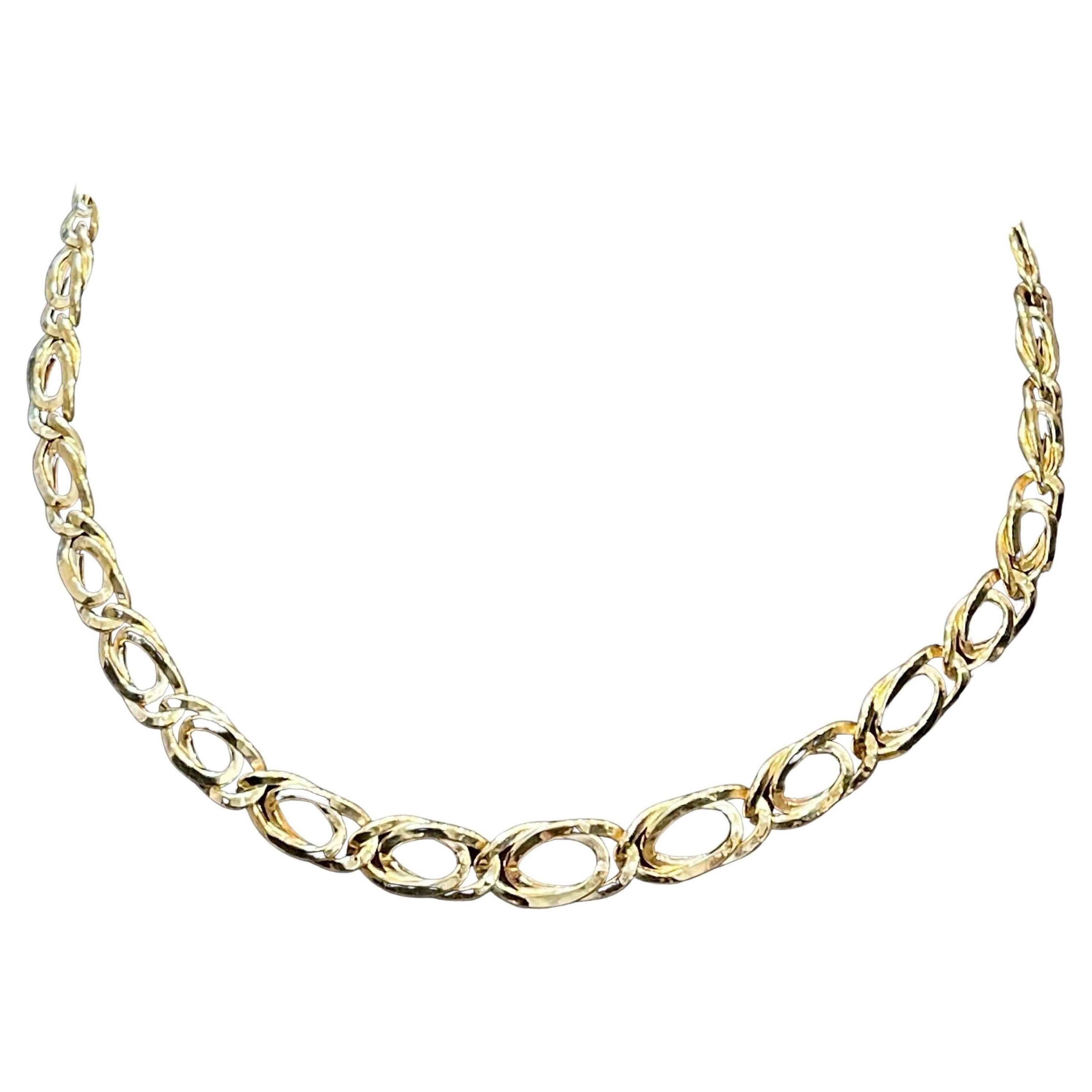 Women's Vintage 18 Karat Yellow Gold Hammered Double Oval Graduating Link Necklace For Sale