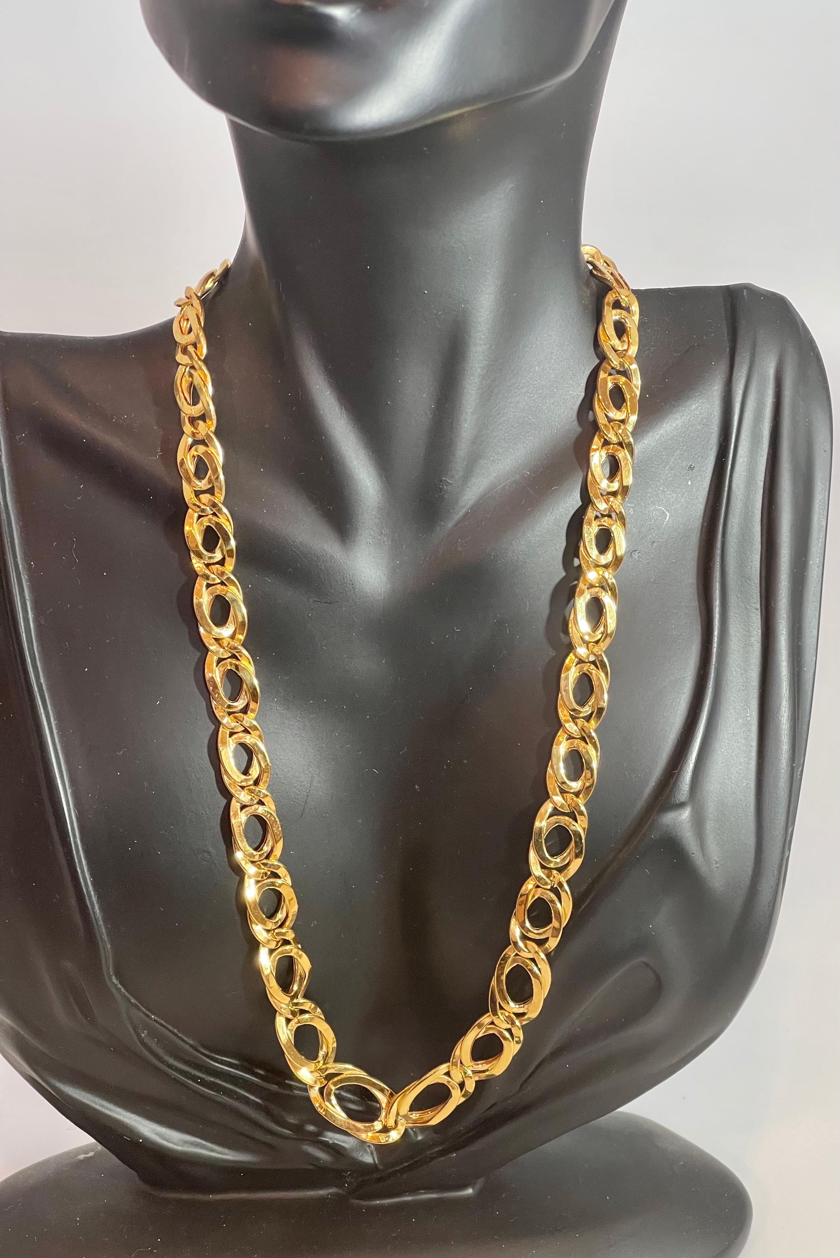Vintage 18 Karat Yellow Gold Hammered Double Oval Graduating Link Necklace For Sale 1