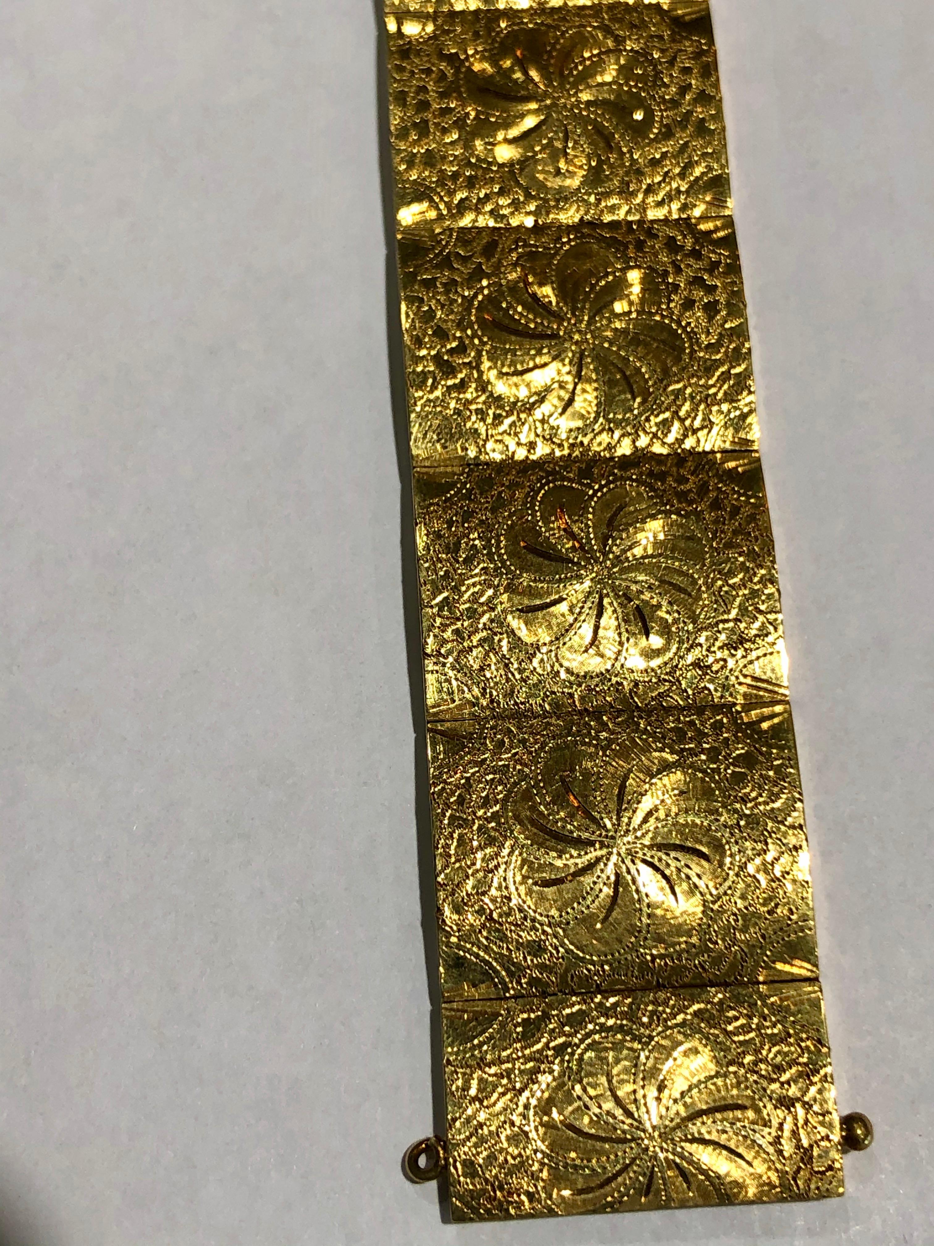 Vintage 18 Karat Yellow Gold Hand Engraving Bracelet For Sale 3