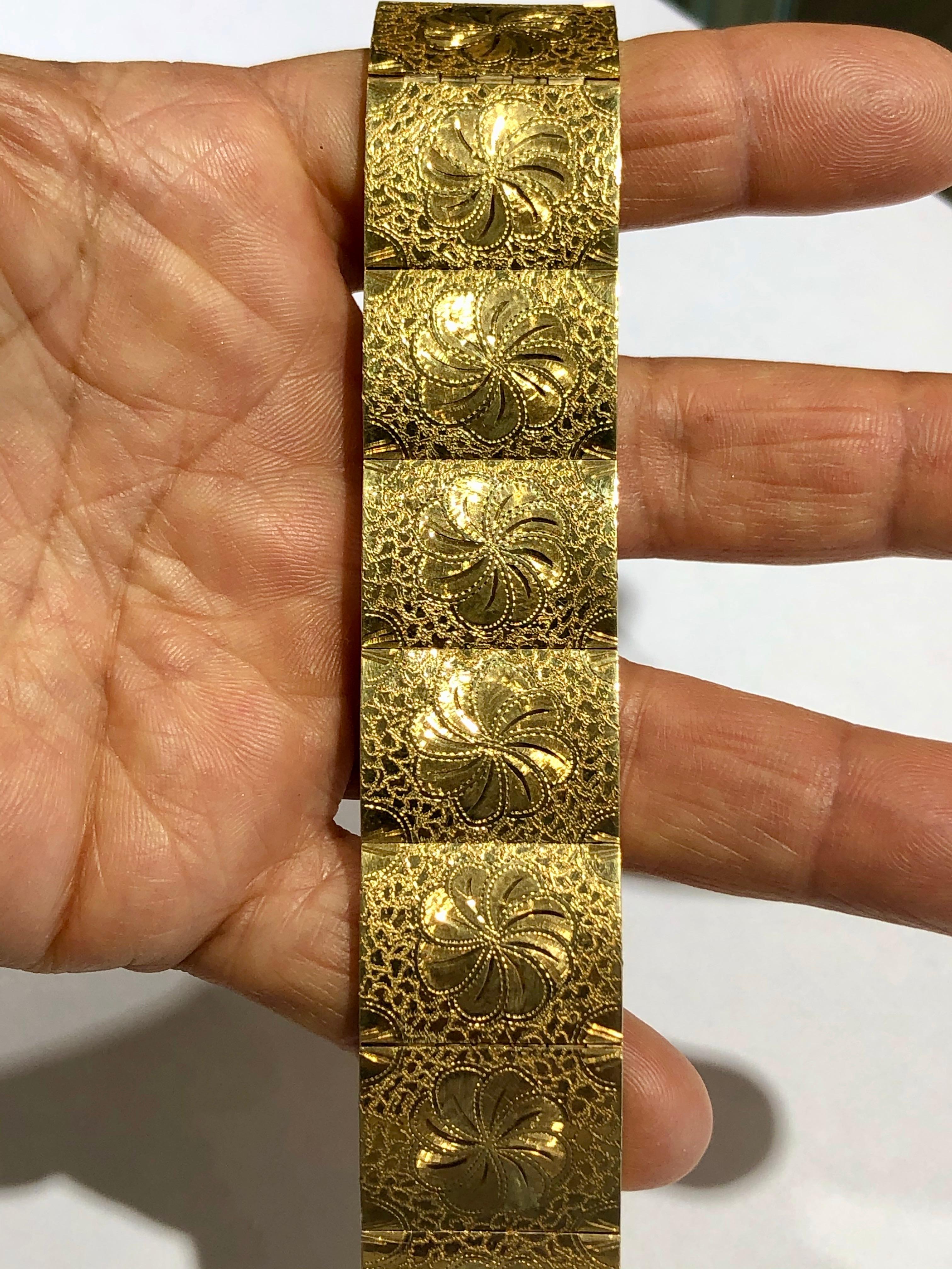 Vintage 18 Karat Yellow Gold Hand Engraving Bracelet For Sale 4