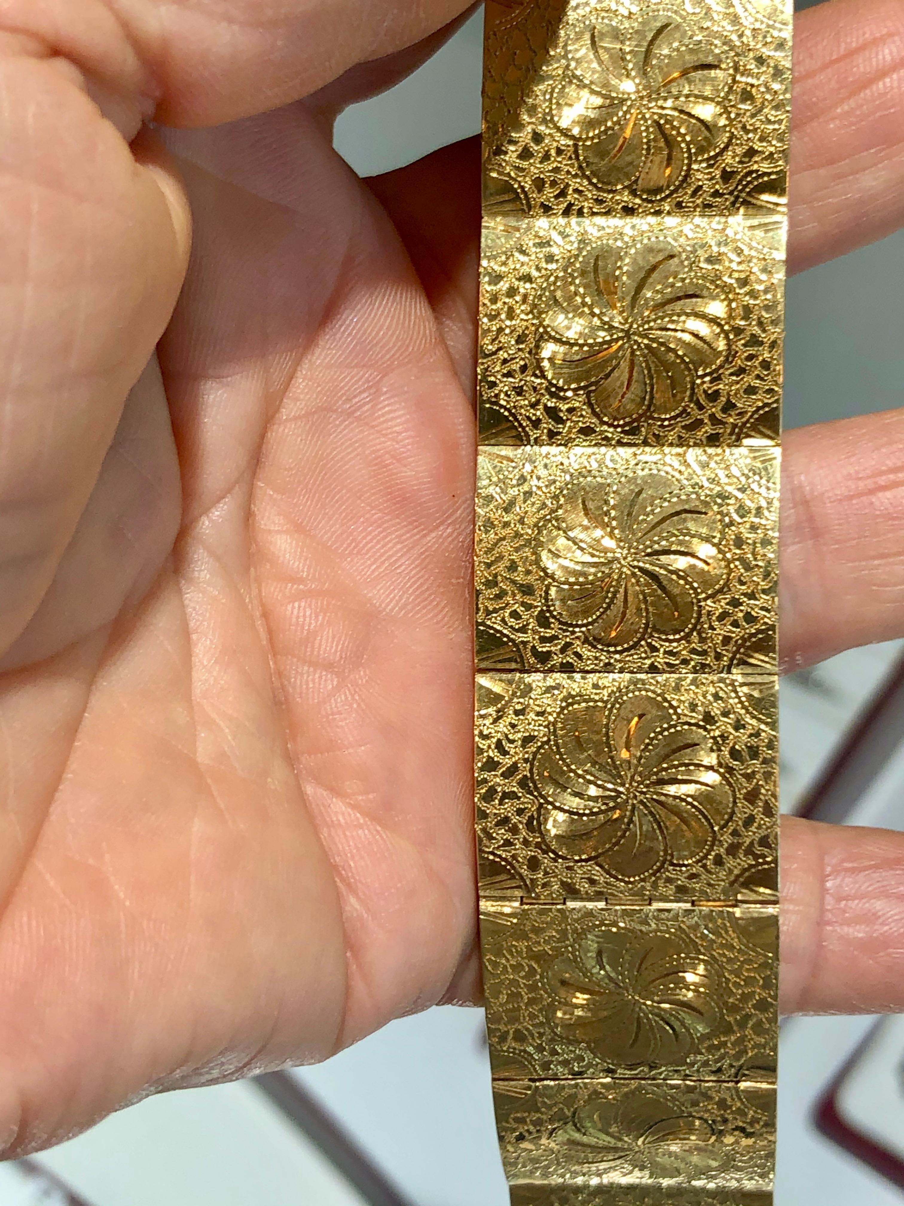 Armband aus 18 Karat Gelbgold mit Handgravur (Retro) im Angebot