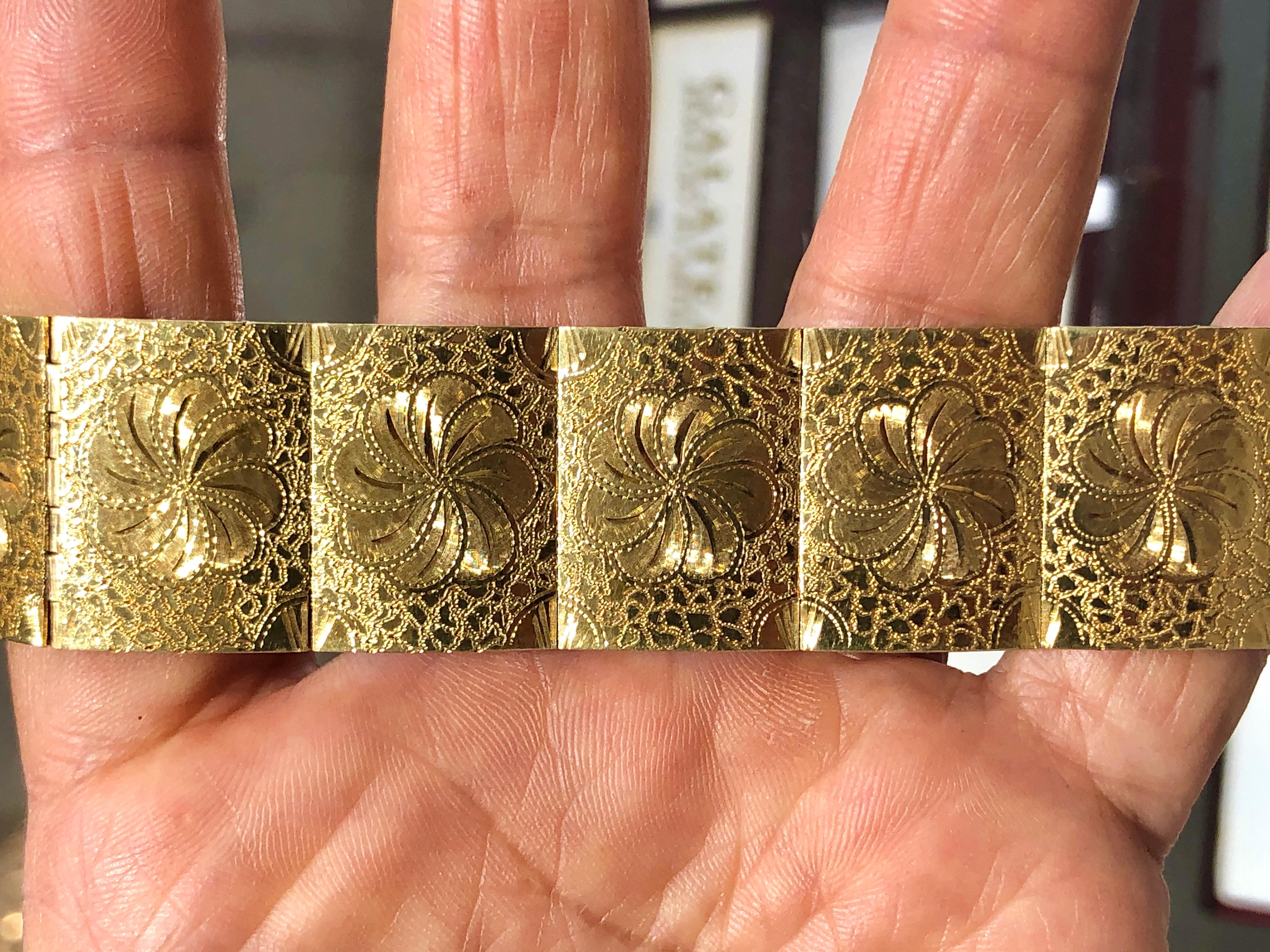 Retro Vintage 18 Karat Yellow Gold Hand Engraving Bracelet For Sale