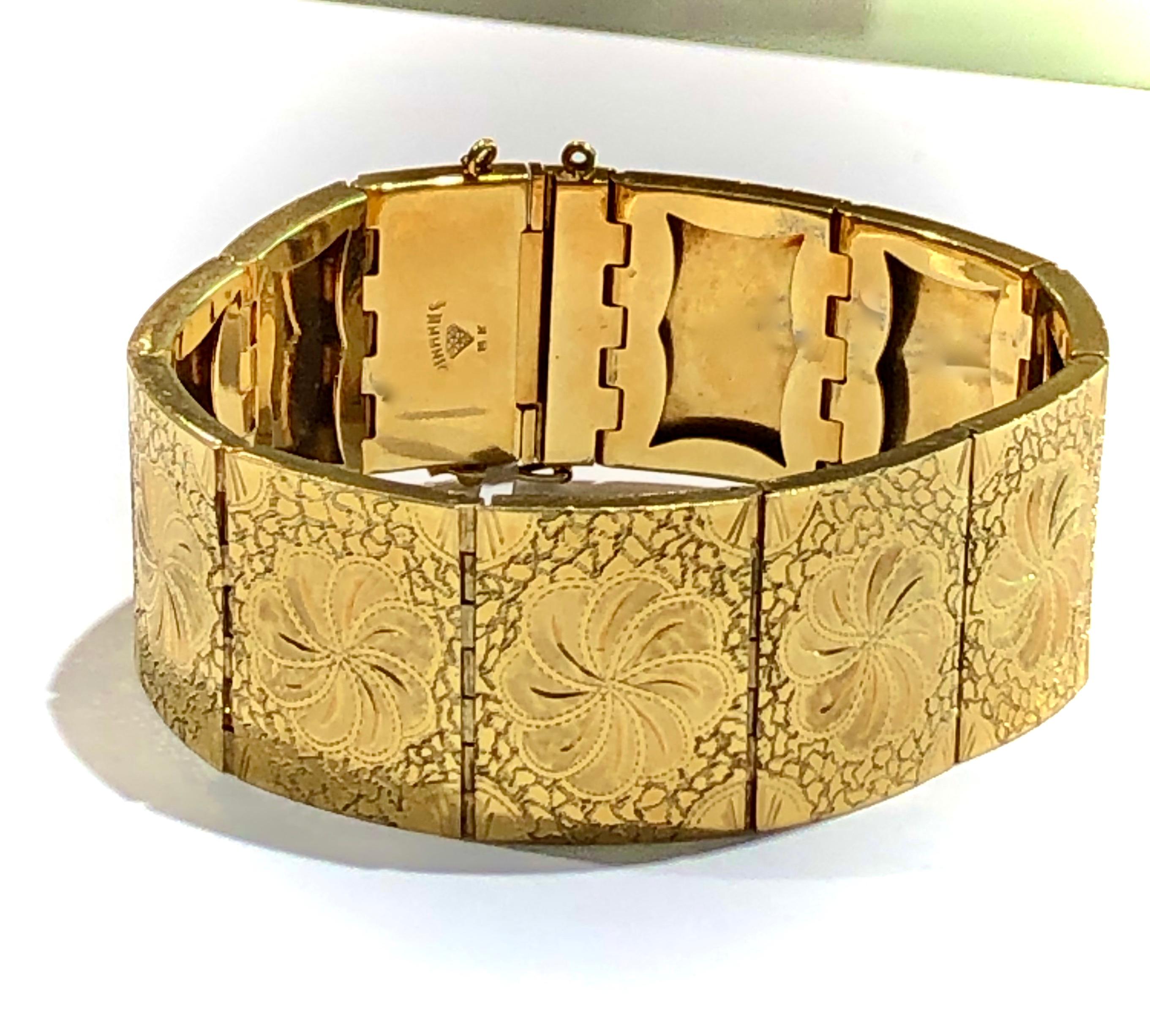 Women's or Men's Vintage 18 Karat Yellow Gold Hand Engraving Bracelet For Sale