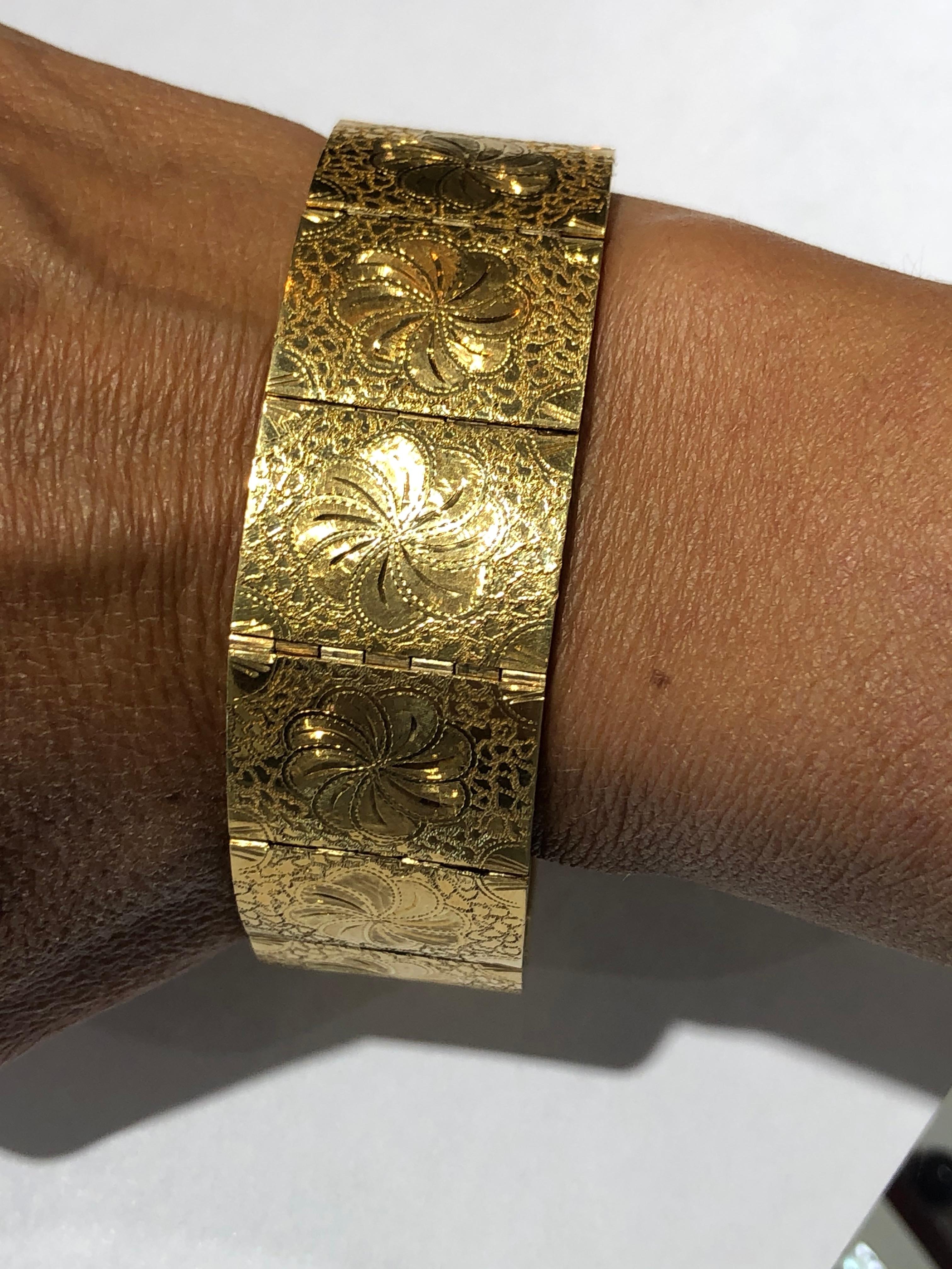 Armband aus 18 Karat Gelbgold mit Handgravur im Angebot 4