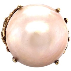 Vintage 18 Karat Yellow Gold Handmade Ring, Mabe Pearl