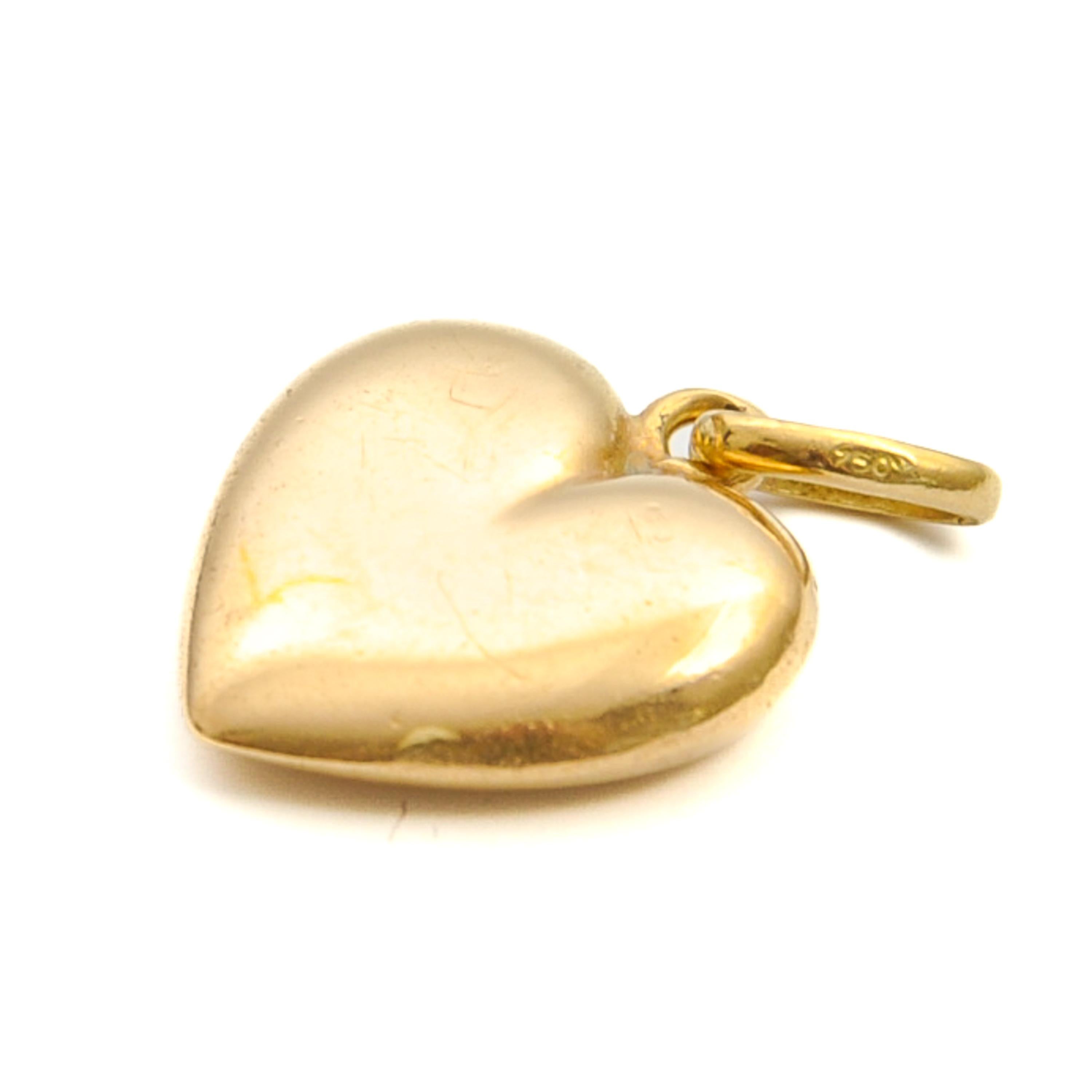Women's Vintage 18 Karat Yellow Gold Heart Charm Pendant For Sale