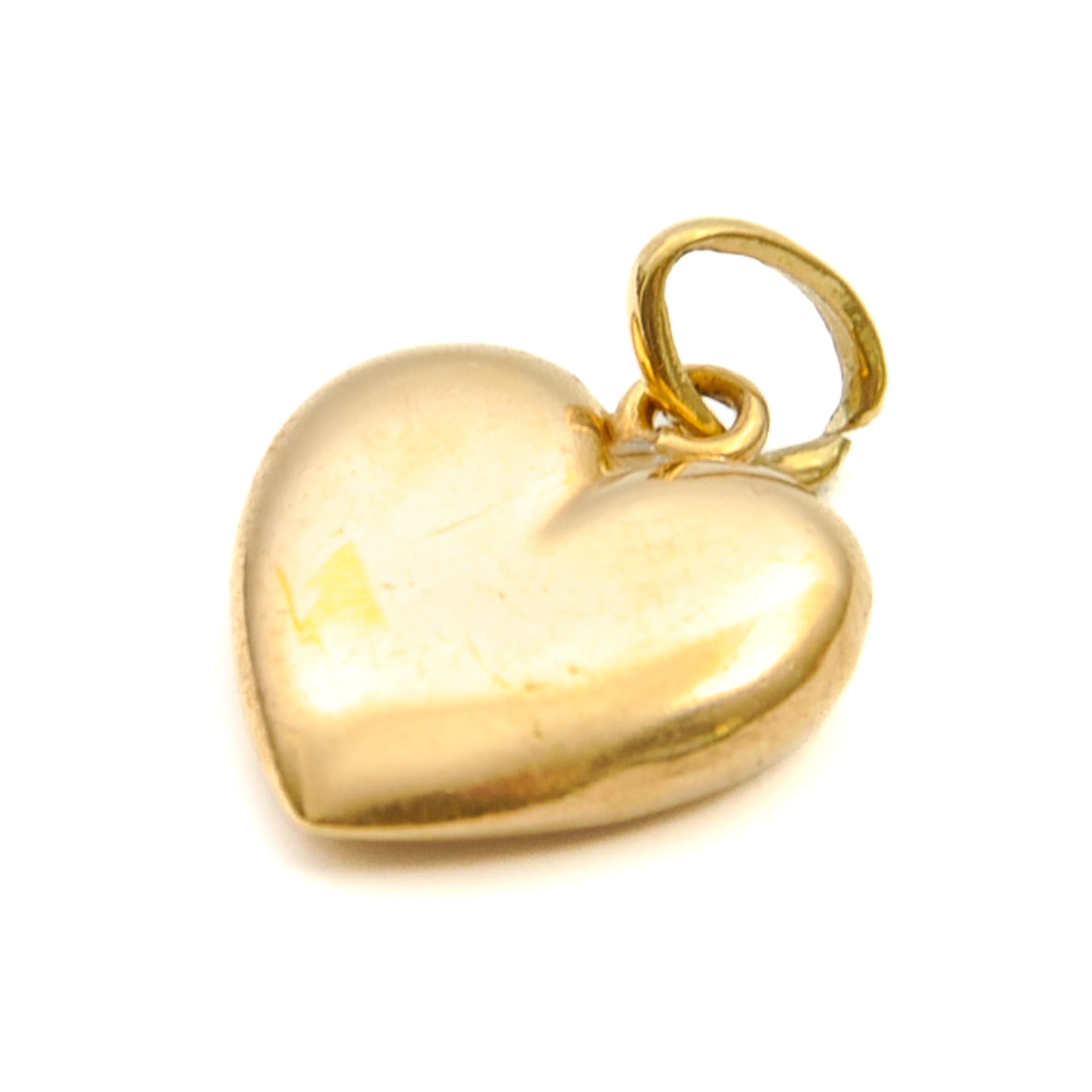 Vintage 18 Karat Yellow Gold Heart Charm Pendant For Sale 2