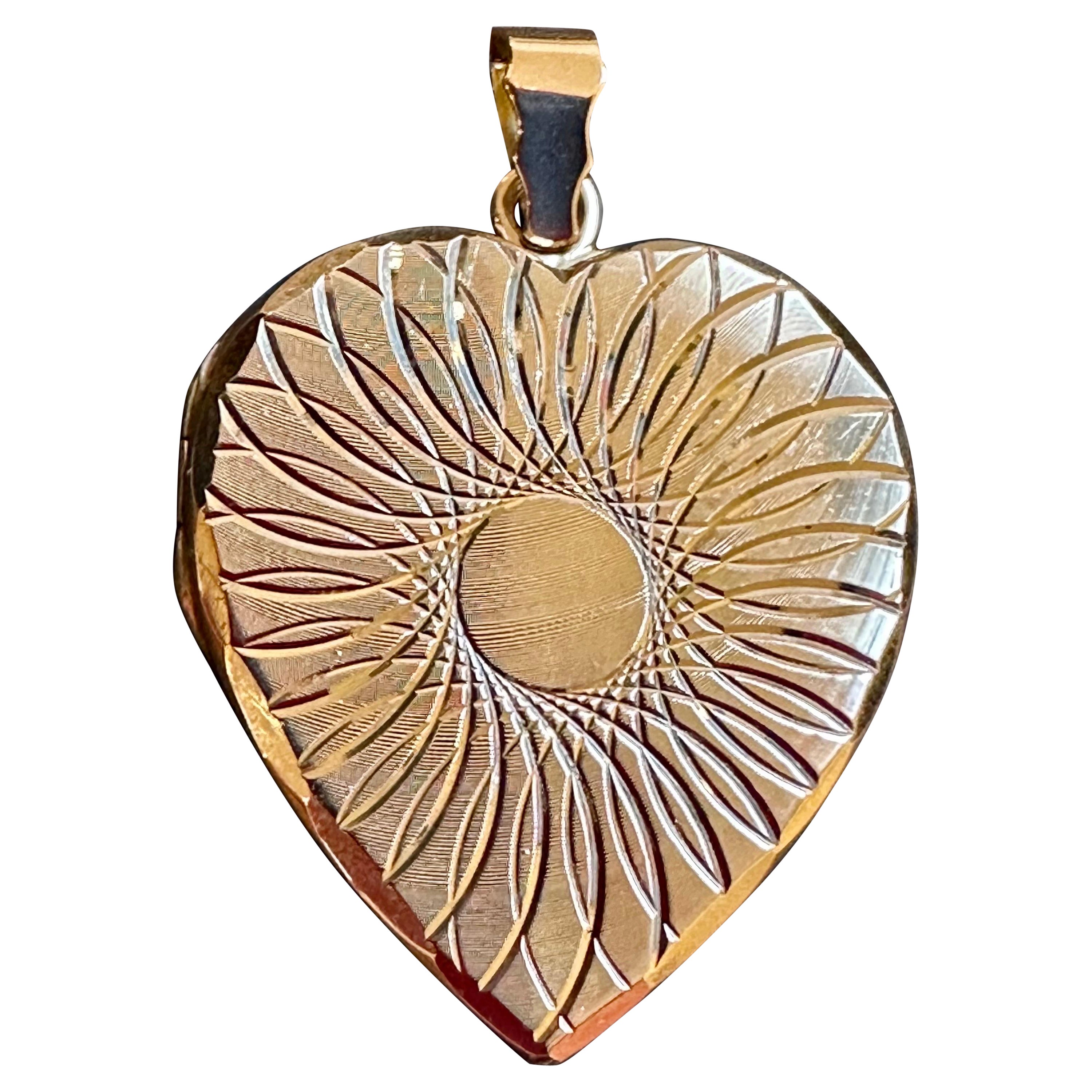 Vintage 18 Karat Yellow Gold Heart Locket, Space for 2 Pictures, No Chain