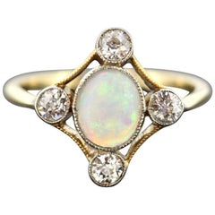 Vintage 18 Karat Yellow Gold Ladies Ring with Opal and Diamonds, circa 1970s