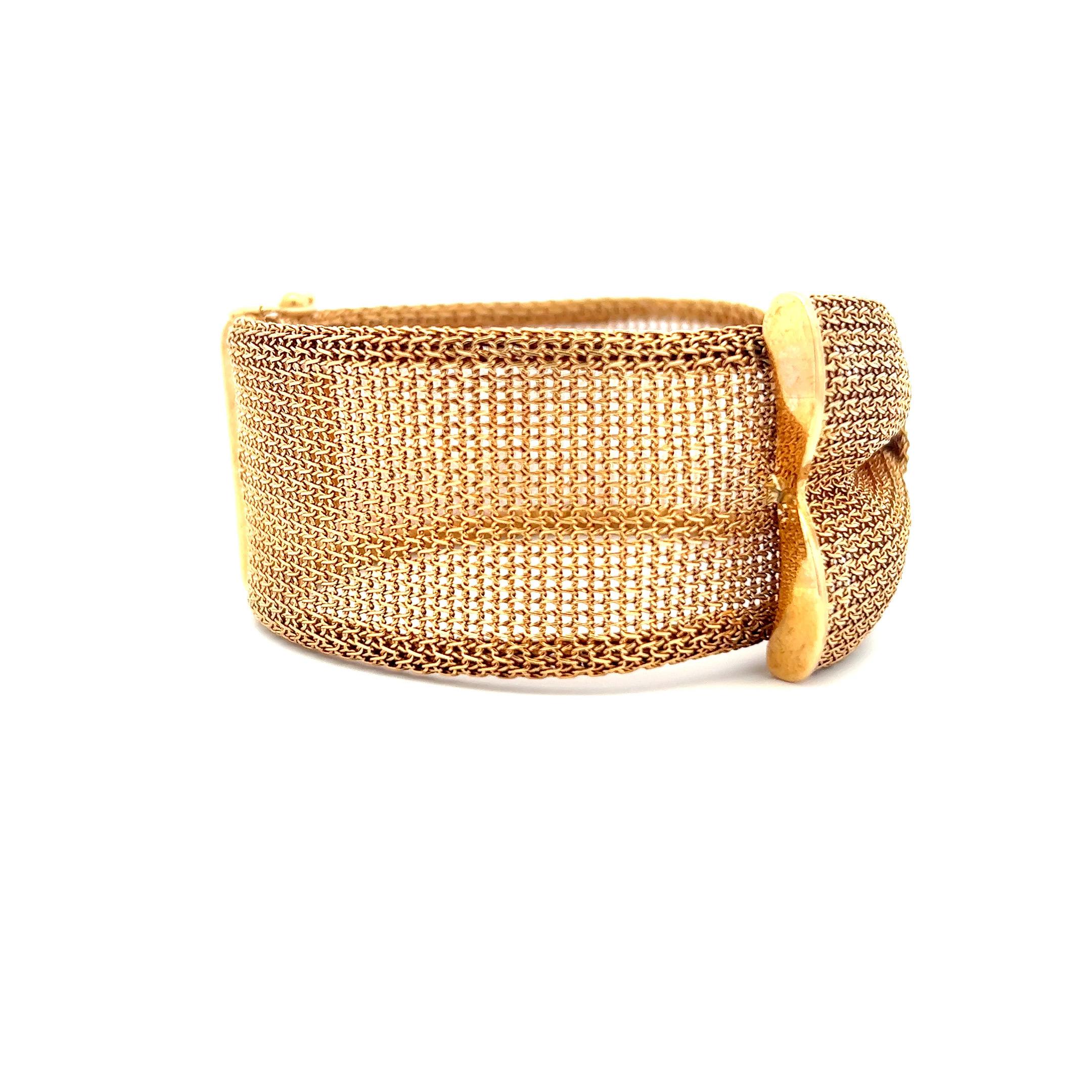 Vintage 18 Karat Yellow Gold Mesh Bow Bracelet In Good Condition In Fairfield, CT