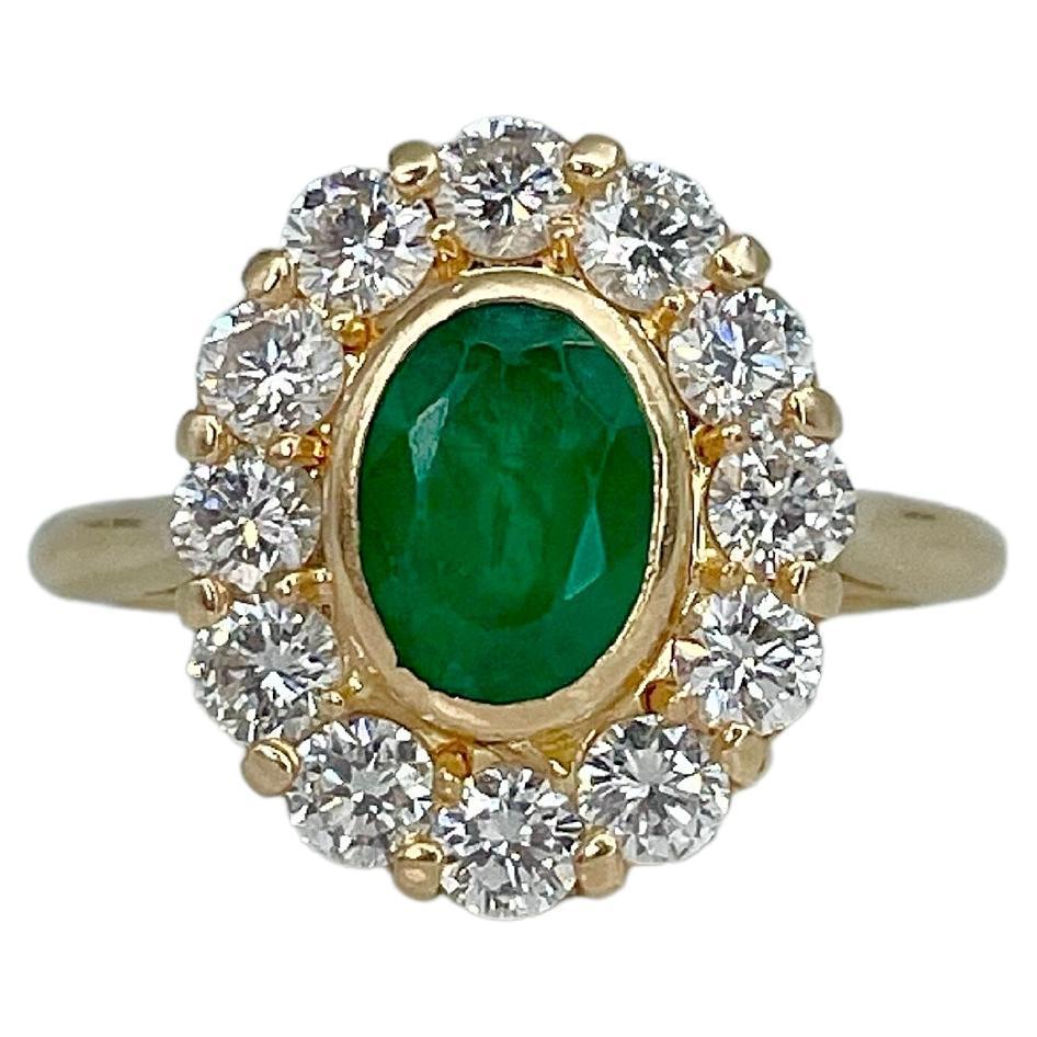 Vintage 18 Karat Gold 0.80 Carat Emerald 1.10 Carat VS Diamond Cluster Ring For Sale
