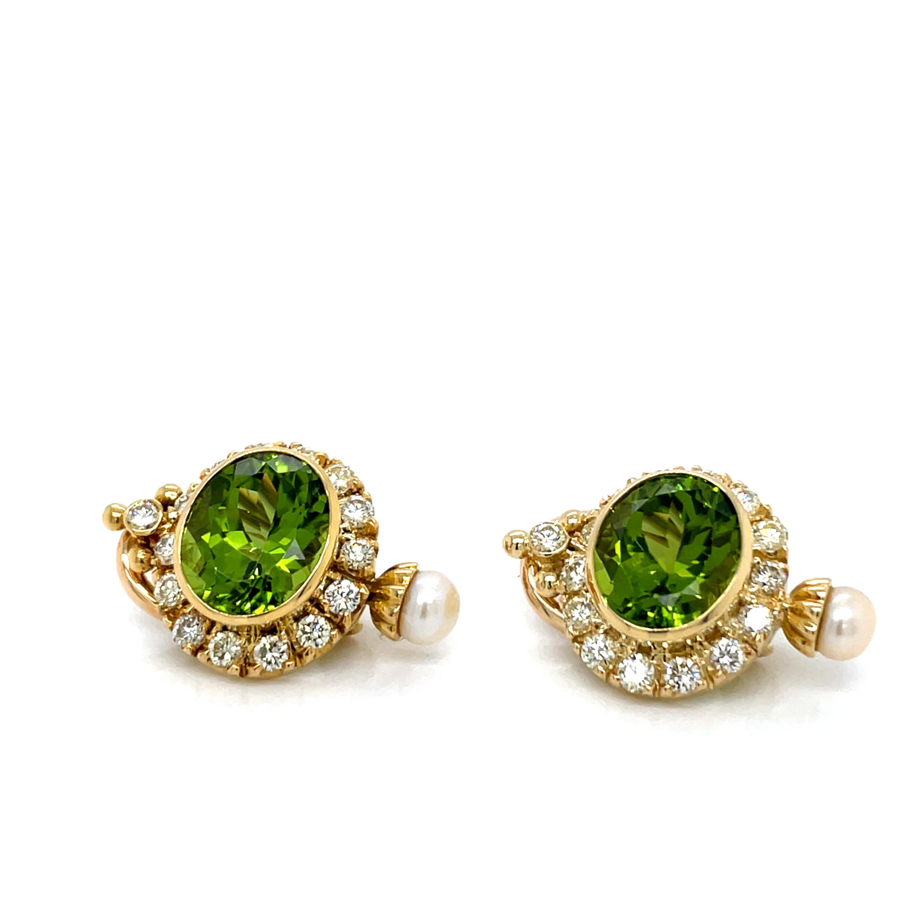 18 Karat Gelbgold Peridot und Diamant-Ohrclips mit Perlen (Moderne) im Angebot