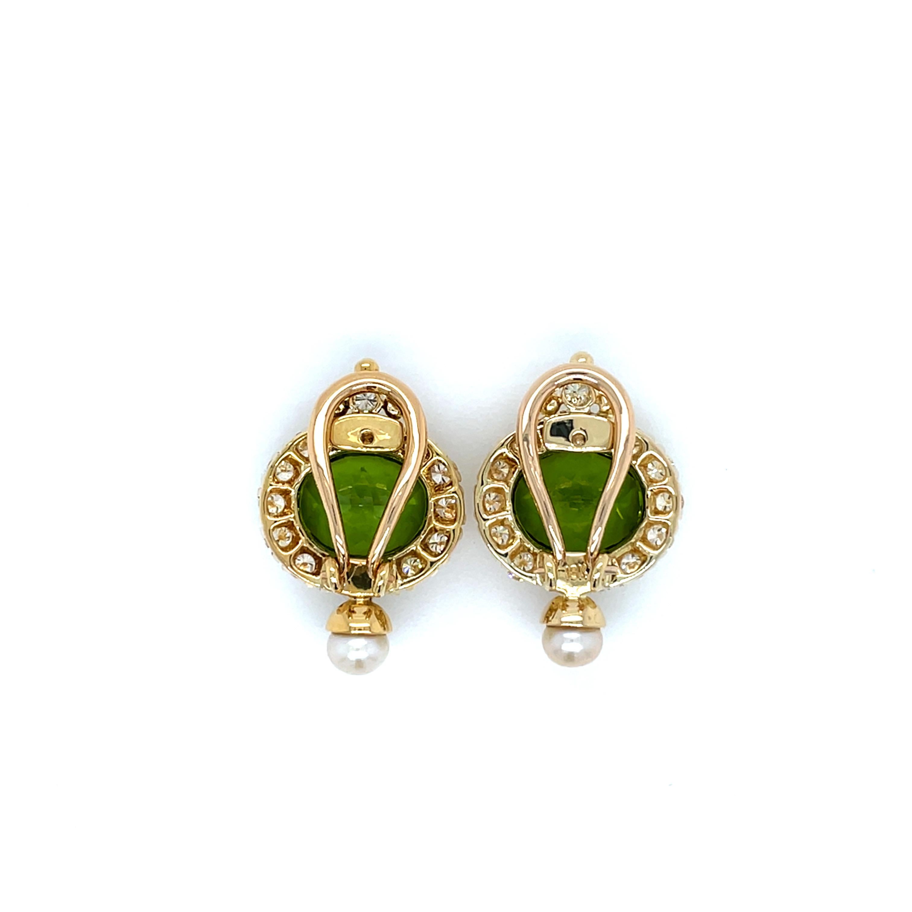 18 Karat Gelbgold Peridot und Diamant-Ohrclips mit Perlen (Ovalschliff) im Angebot