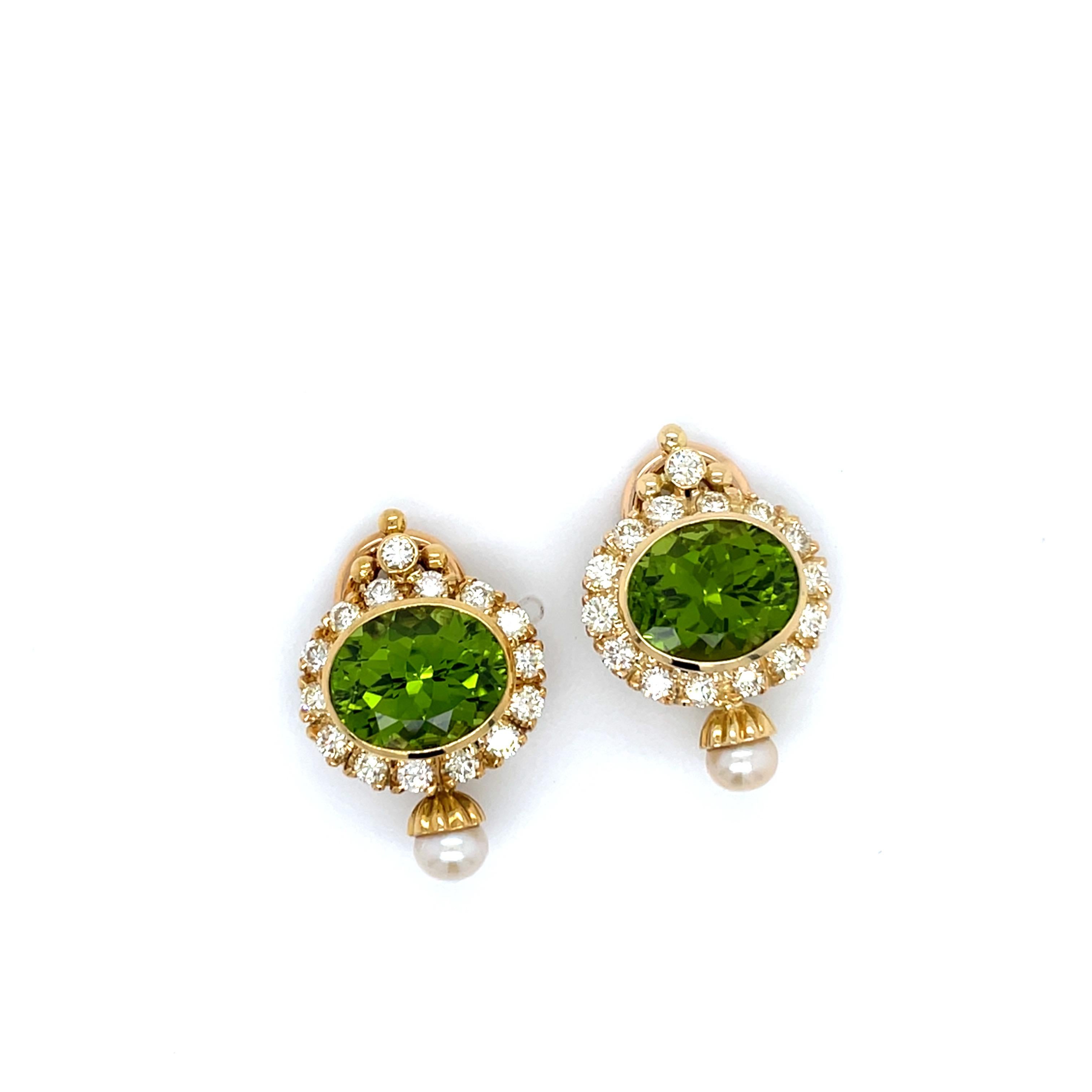 18 Karat Gelbgold Peridot und Diamant-Ohrclips mit Perlen im Zustand „Gut“ im Angebot in Boston, MA