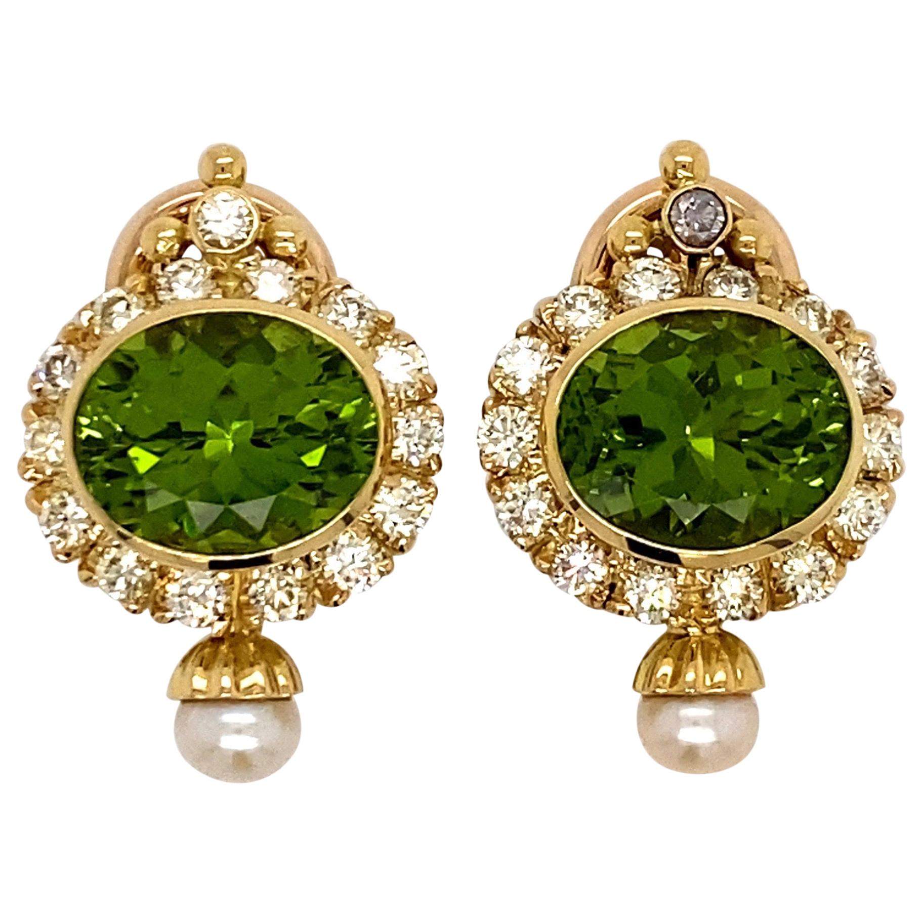 Vintage 18 Karat Yellow Gold Peridot and Diamond Clip Earrings with Pearls For Sale