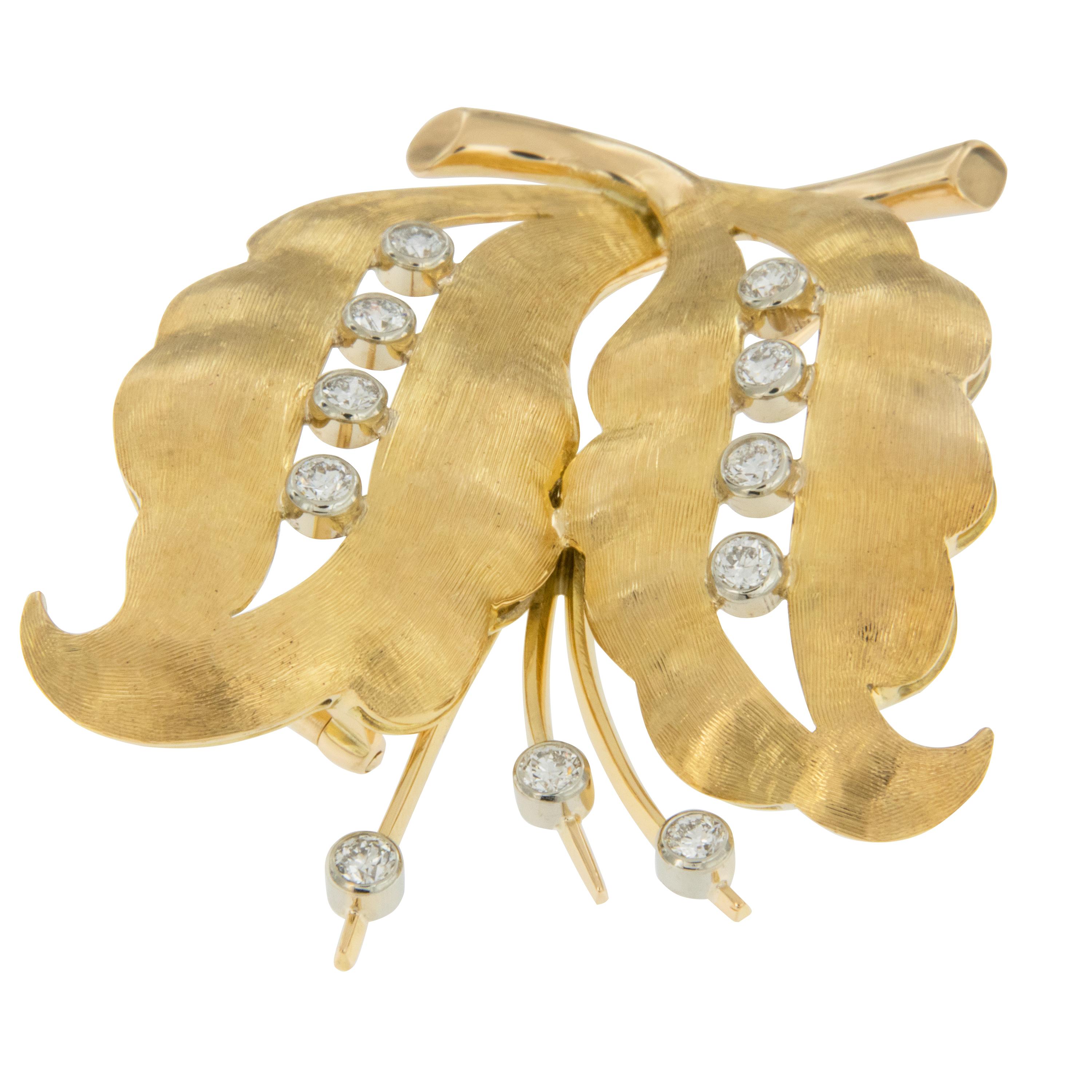 Retro Vintage 18 Karat Yellow Gold and Platinum Oak Leaf Brooch with Diamonds For Sale