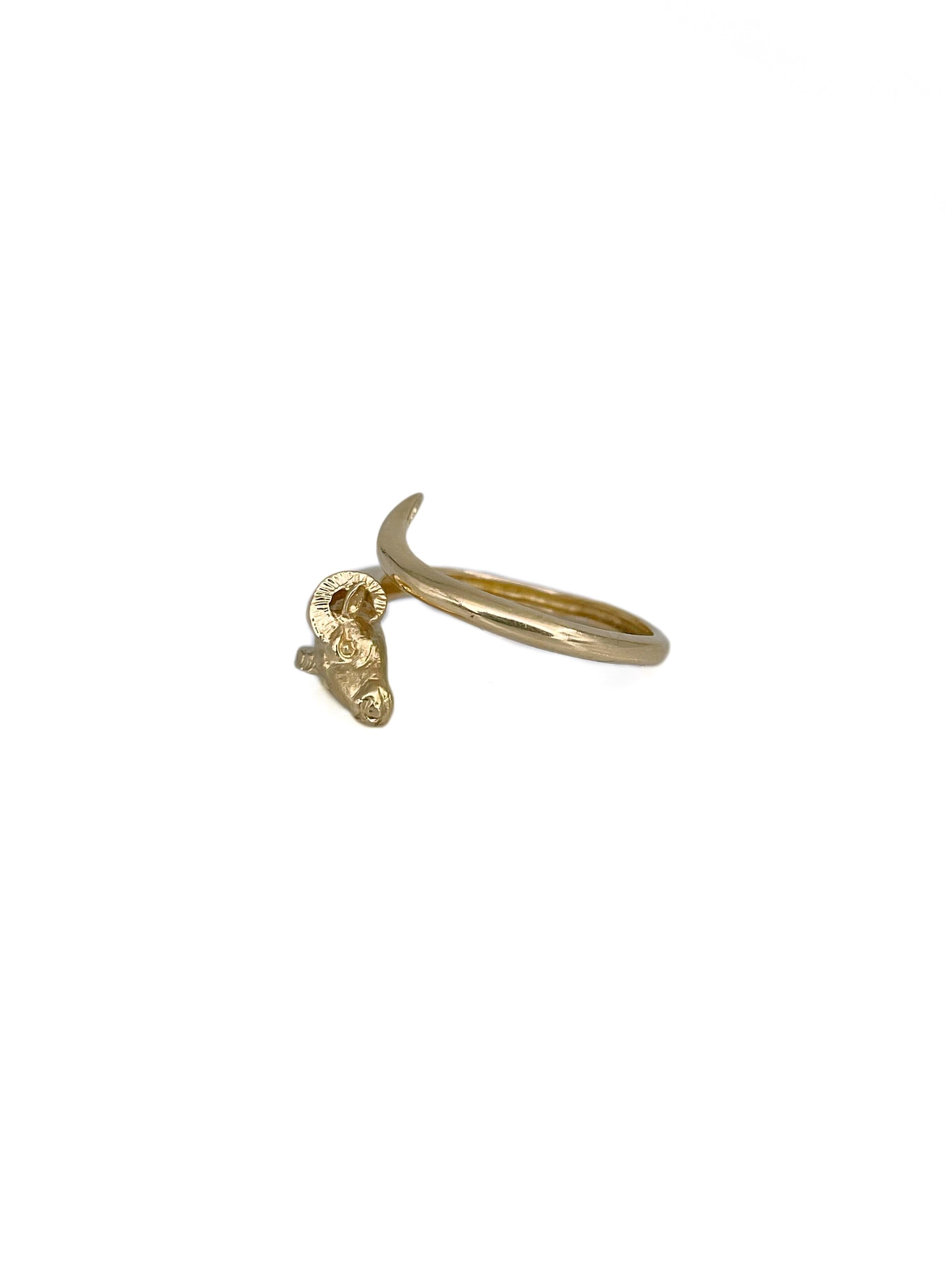 Vintage 18 Karat Yellow Gold Ram’s Head Minimalistic Ring In Good Condition For Sale In Vilnius, Vilniaus apskr.