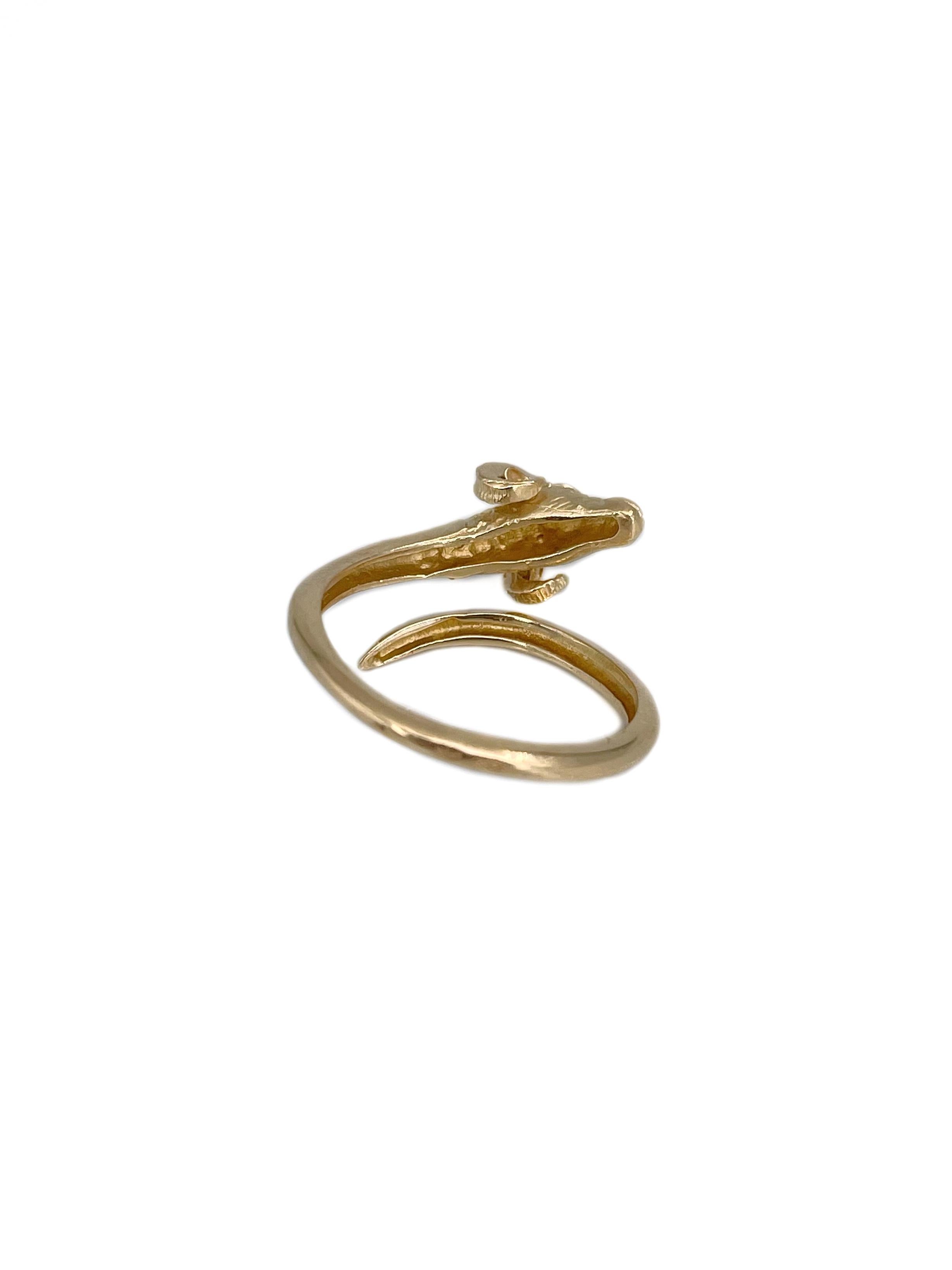 Women's or Men's Vintage 18 Karat Yellow Gold Ram’s Head Minimalistic Ring For Sale
