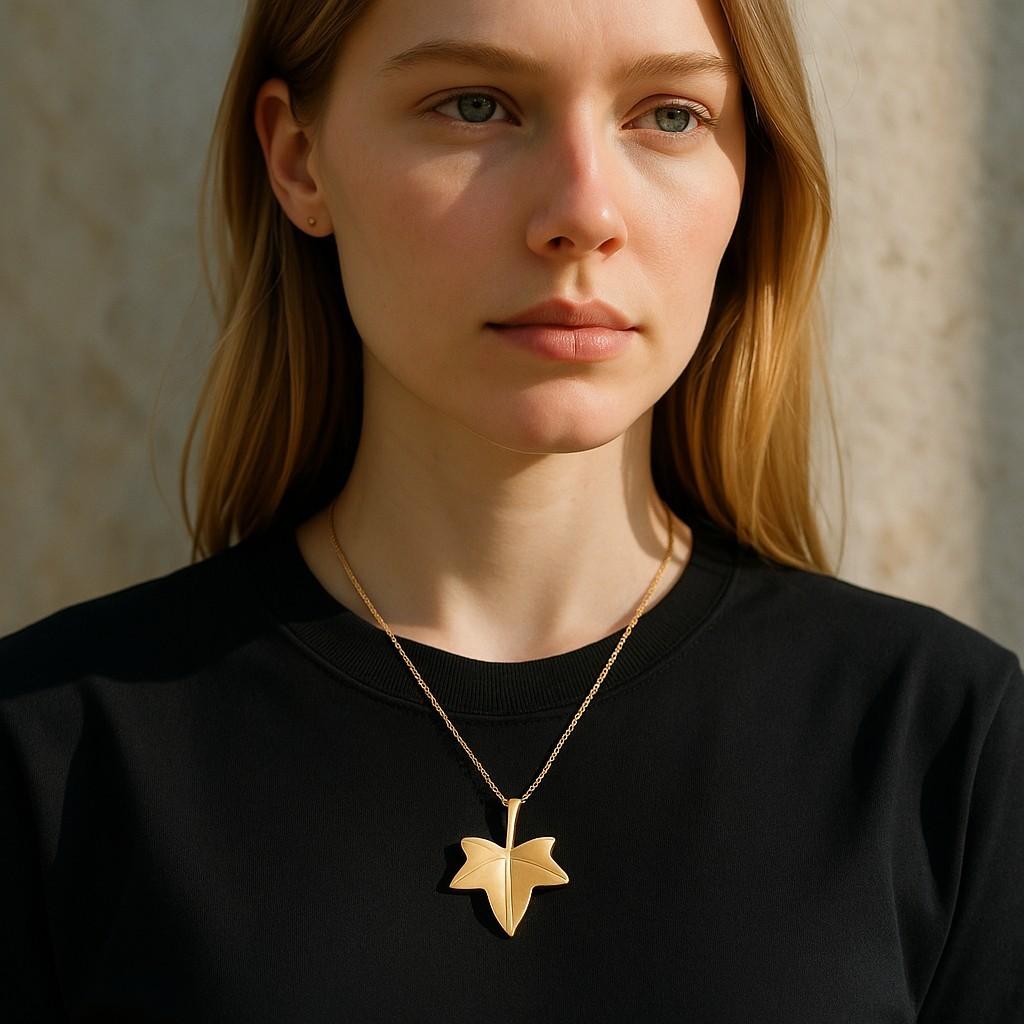 Vintage 18 Karat Yellow Gold Rare Tiffany & Co Angela Cummings Leaf Pendant Neck For Sale 8