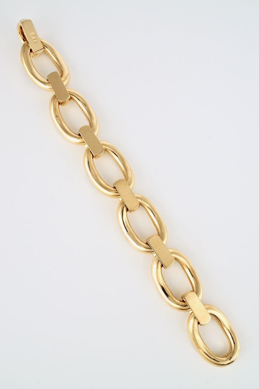 Vintage 18 Karat Yellow Gold Retro Italian Oval Link Bracelet, 1960s In Good Condition In Sydney, NSW