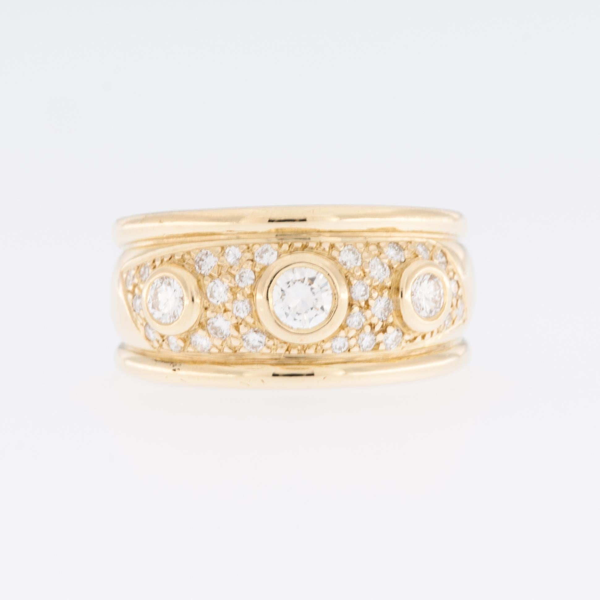Vintage 18 karat Yellow Gold Ring with Naturals Diamonds (Brillantschliff) im Angebot
